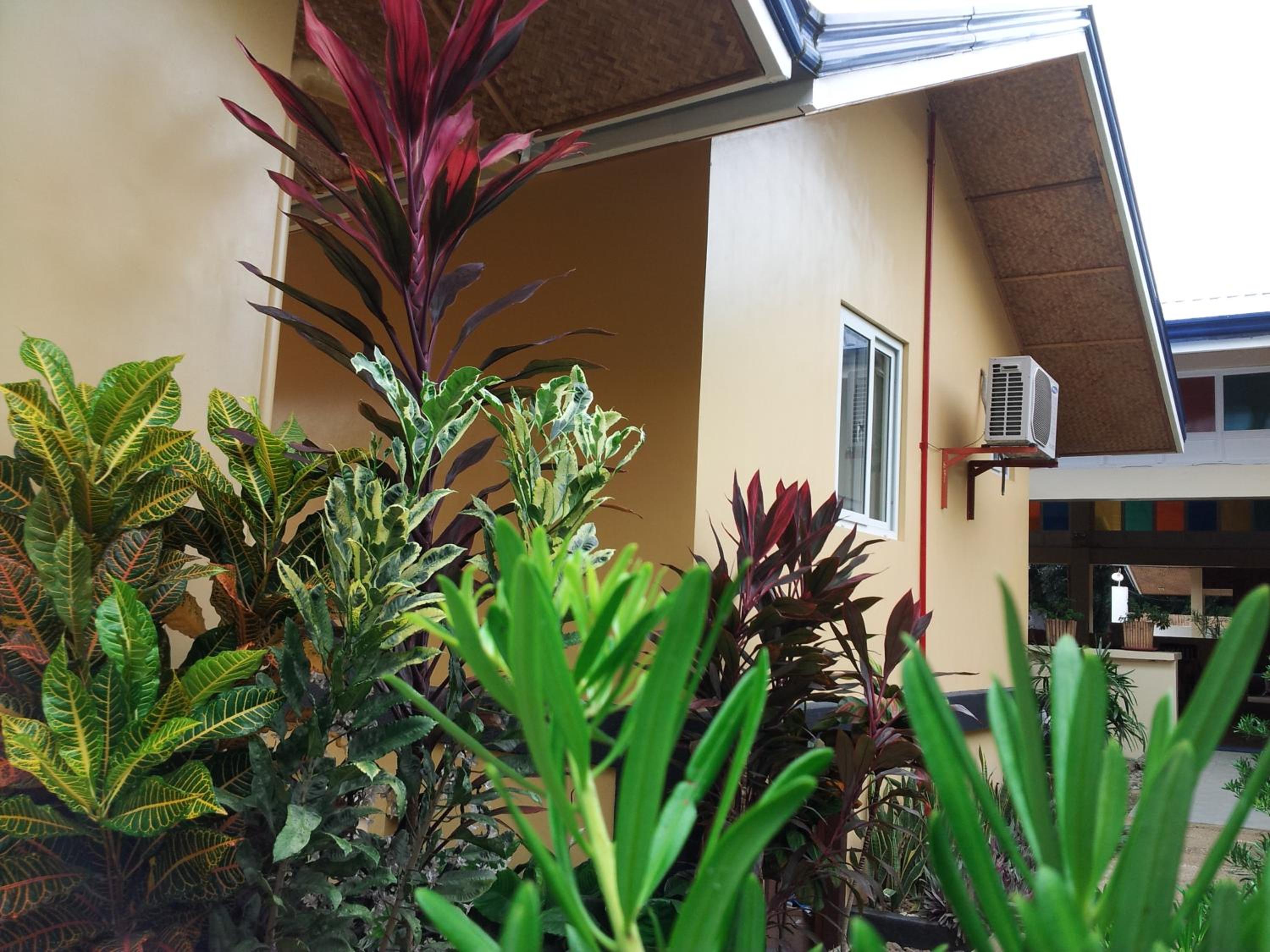 Blue Lagoon Inn & Suites
