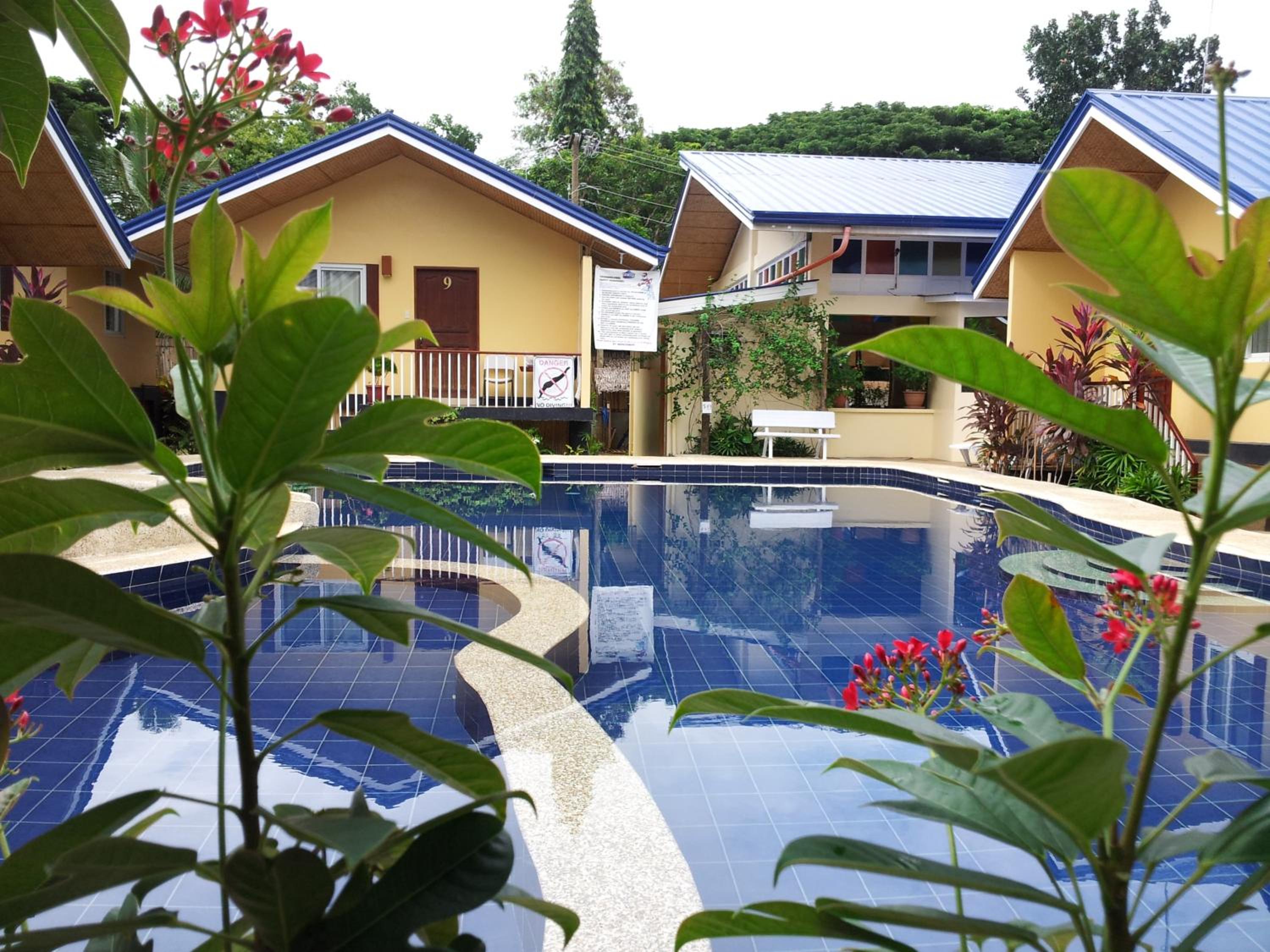 Blue Lagoon Inn & Suites