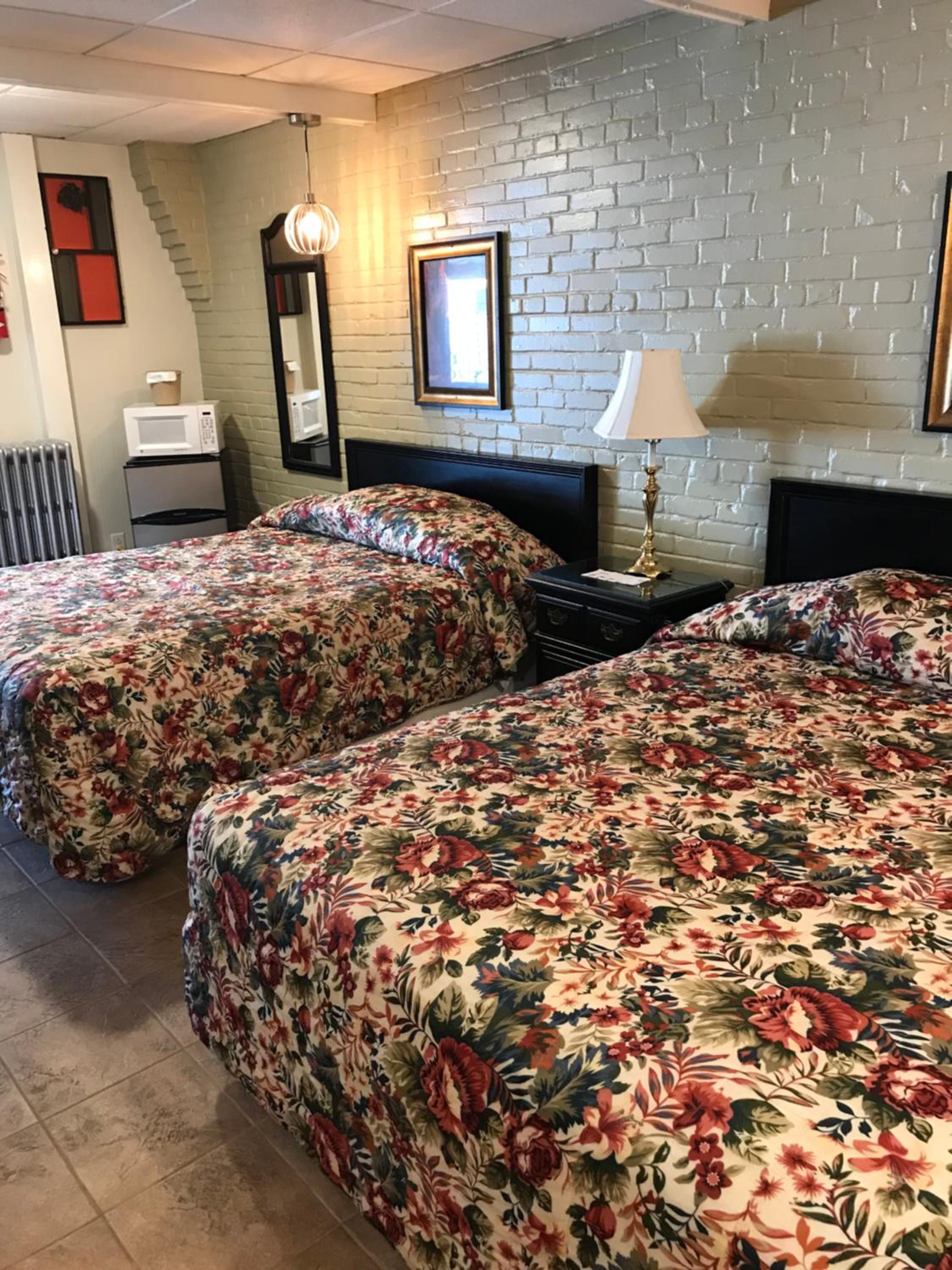 Simmons Motel and Suites