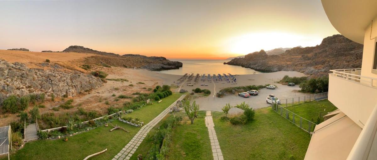 Schoinaria Bay photo 5