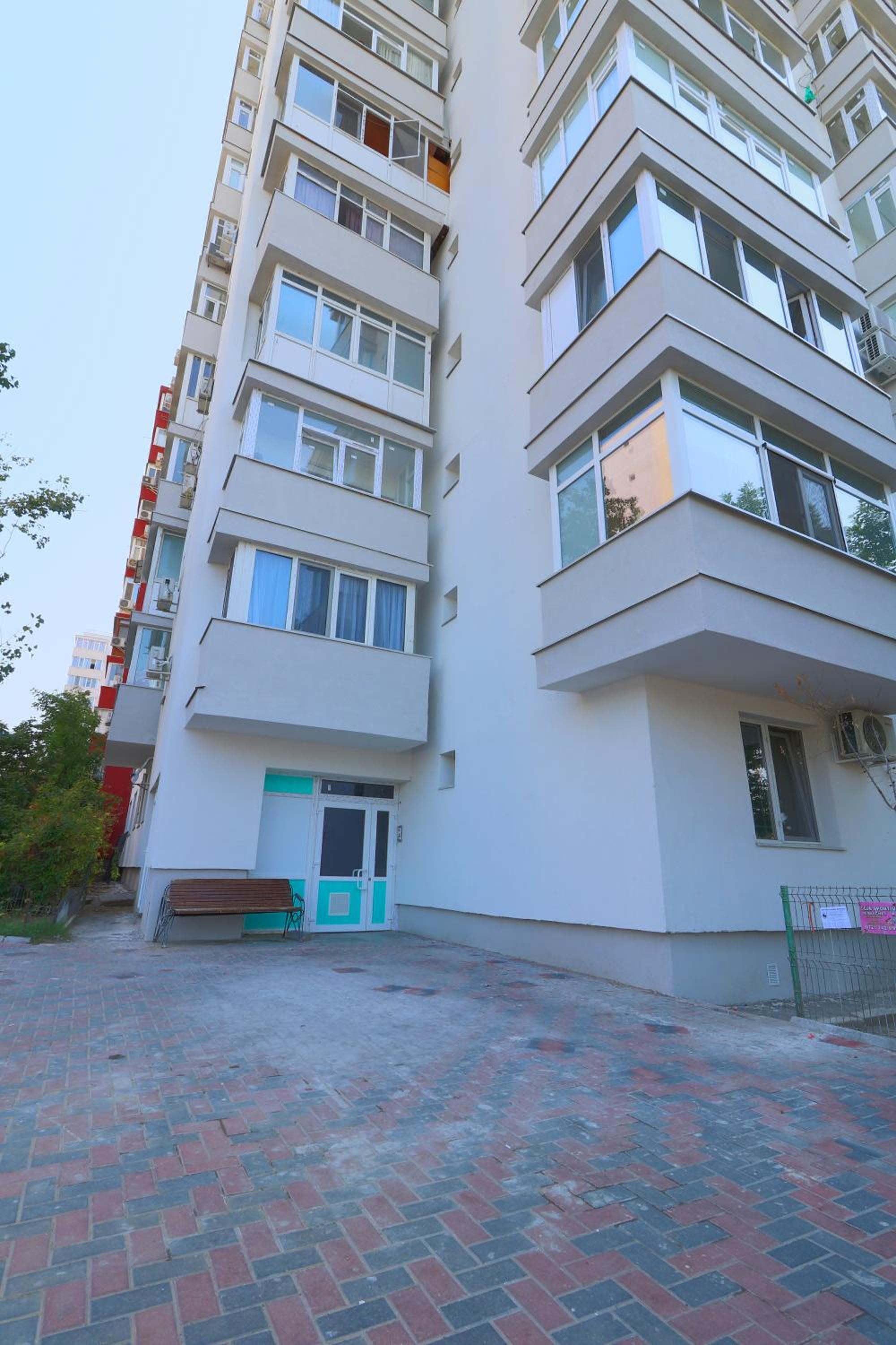 Luxury Olimpia Studio in Bucharest, with Netflix app view 3