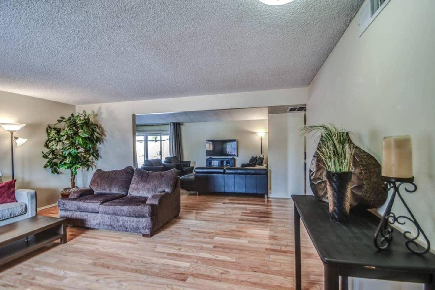Larkspur Villa - Lovely & Entertaining Hot Tub with pool, resort living! view 4