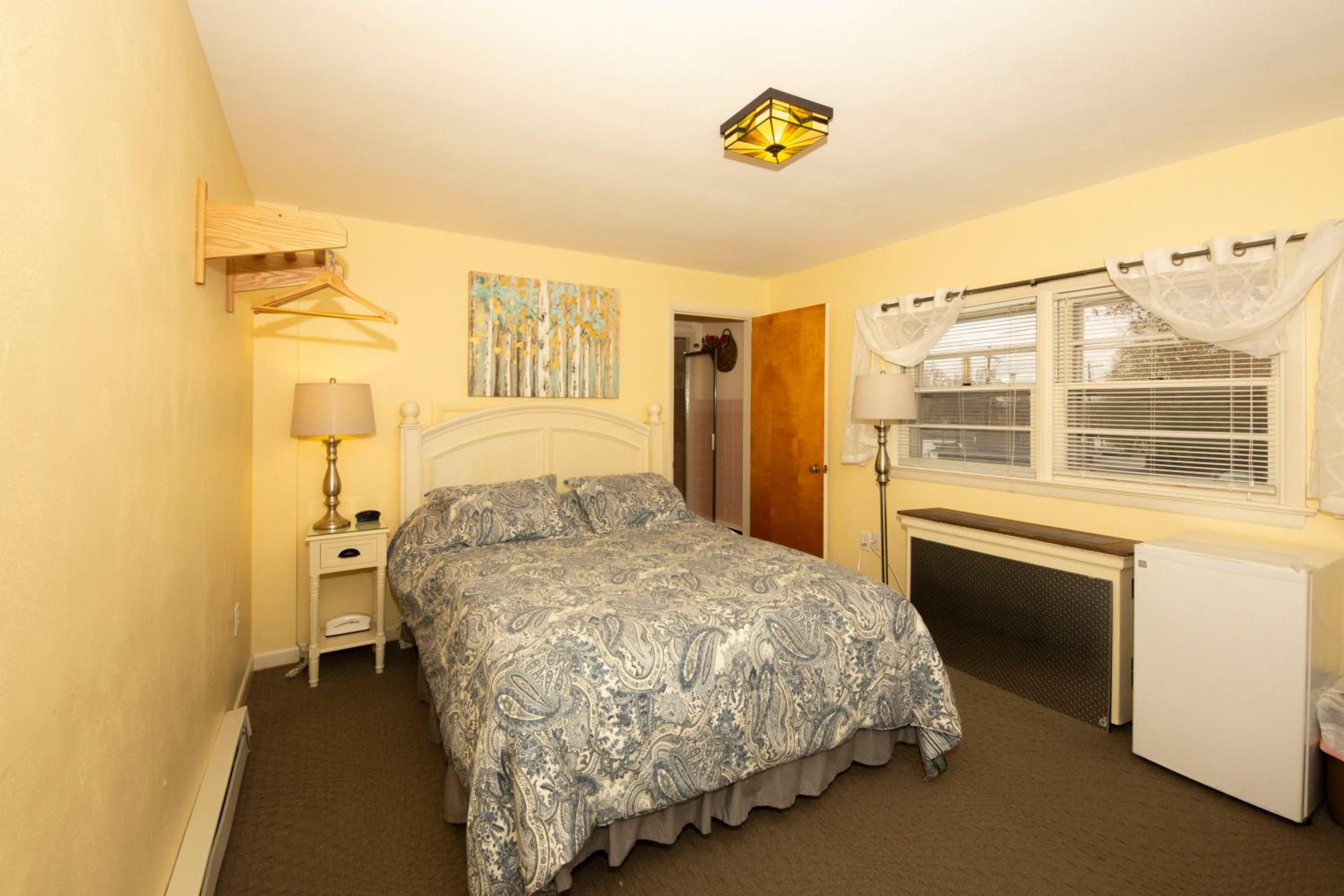 Simmons Motel and Suites