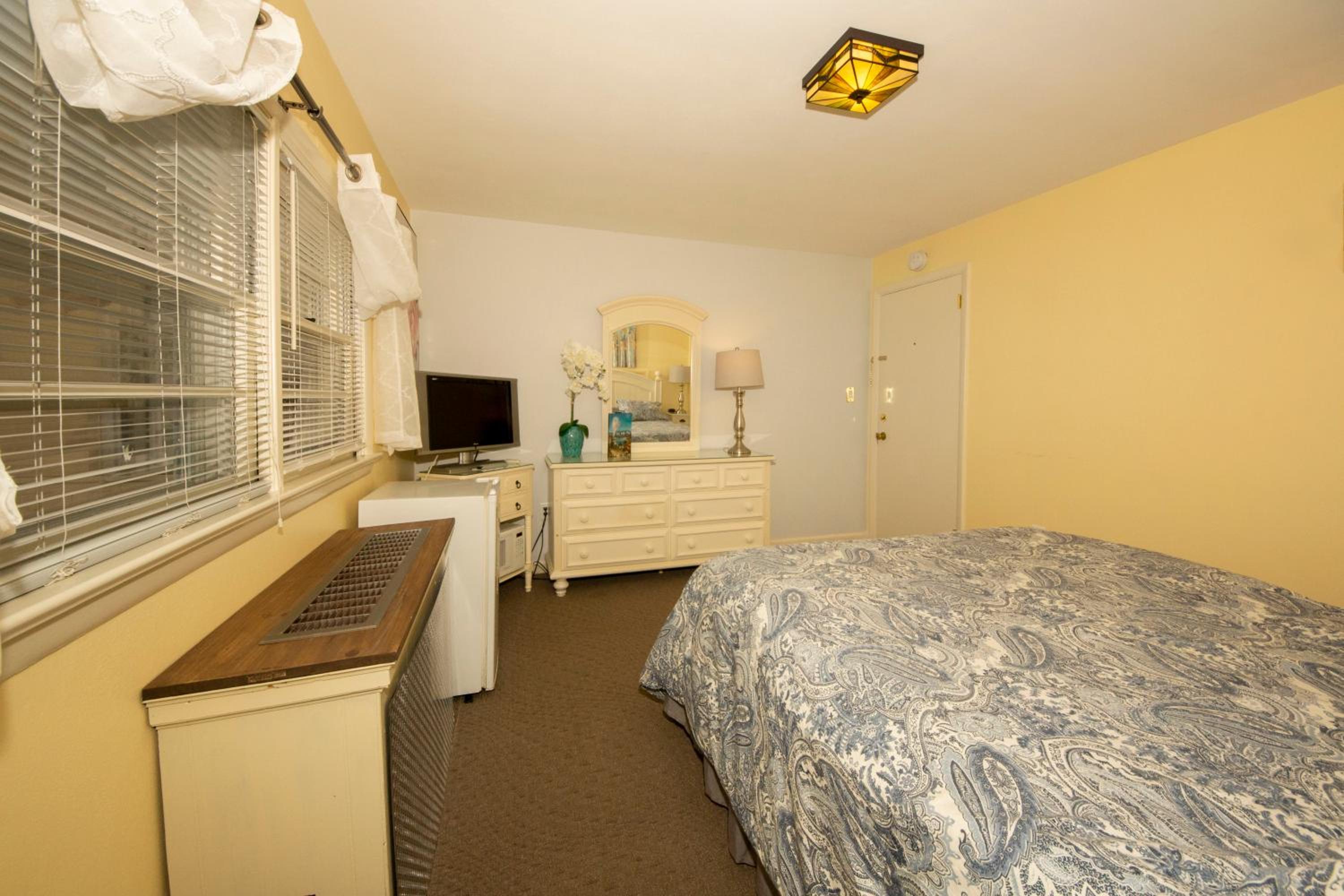 Simmons Motel and Suites