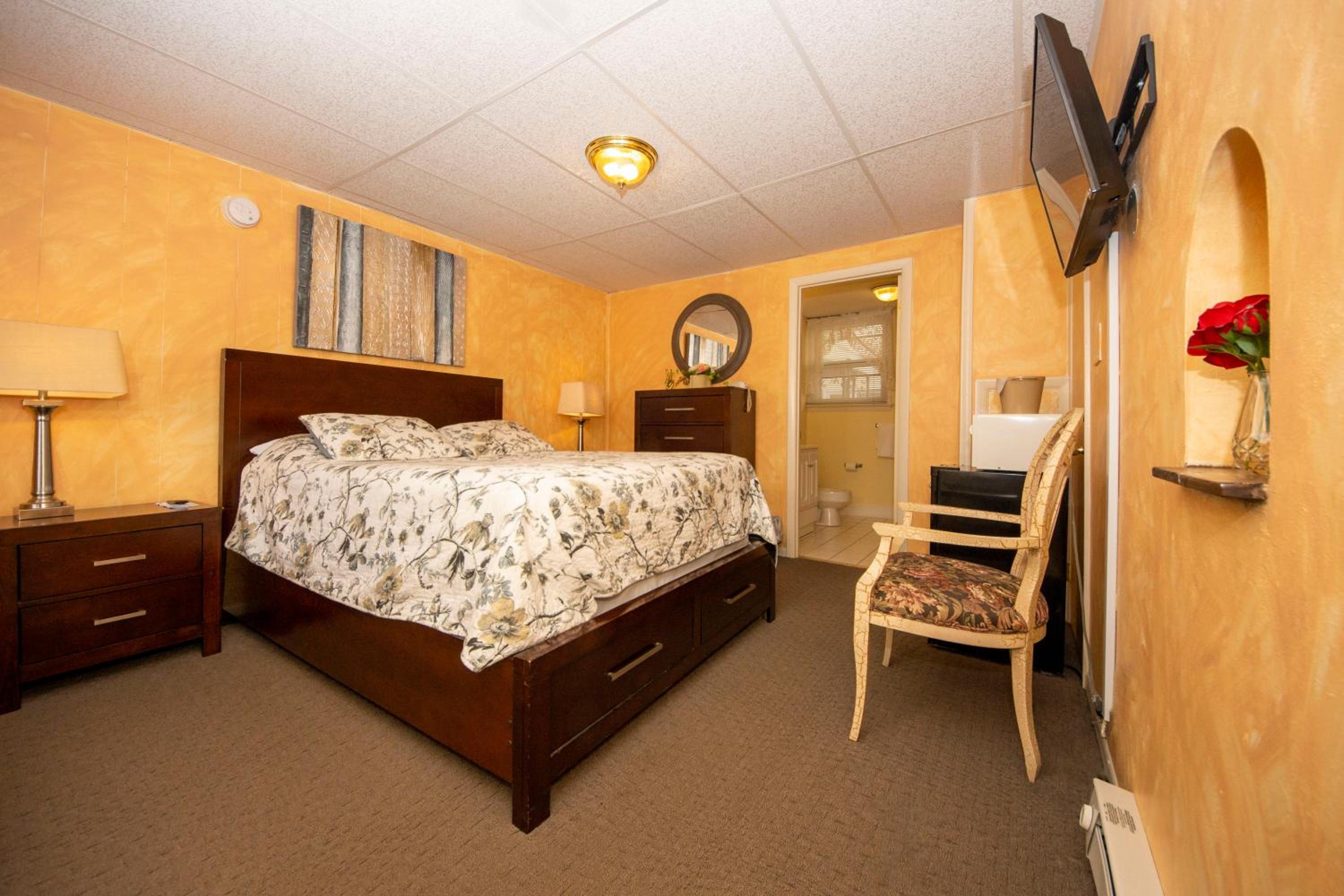 Simmons Motel and Suites