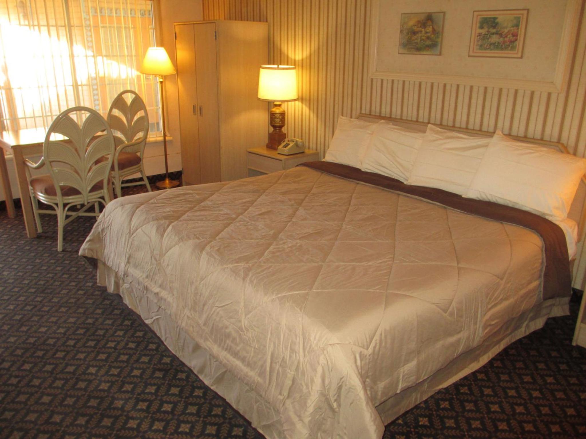 Reno Vacations - Victorian Inn - Property Image 18