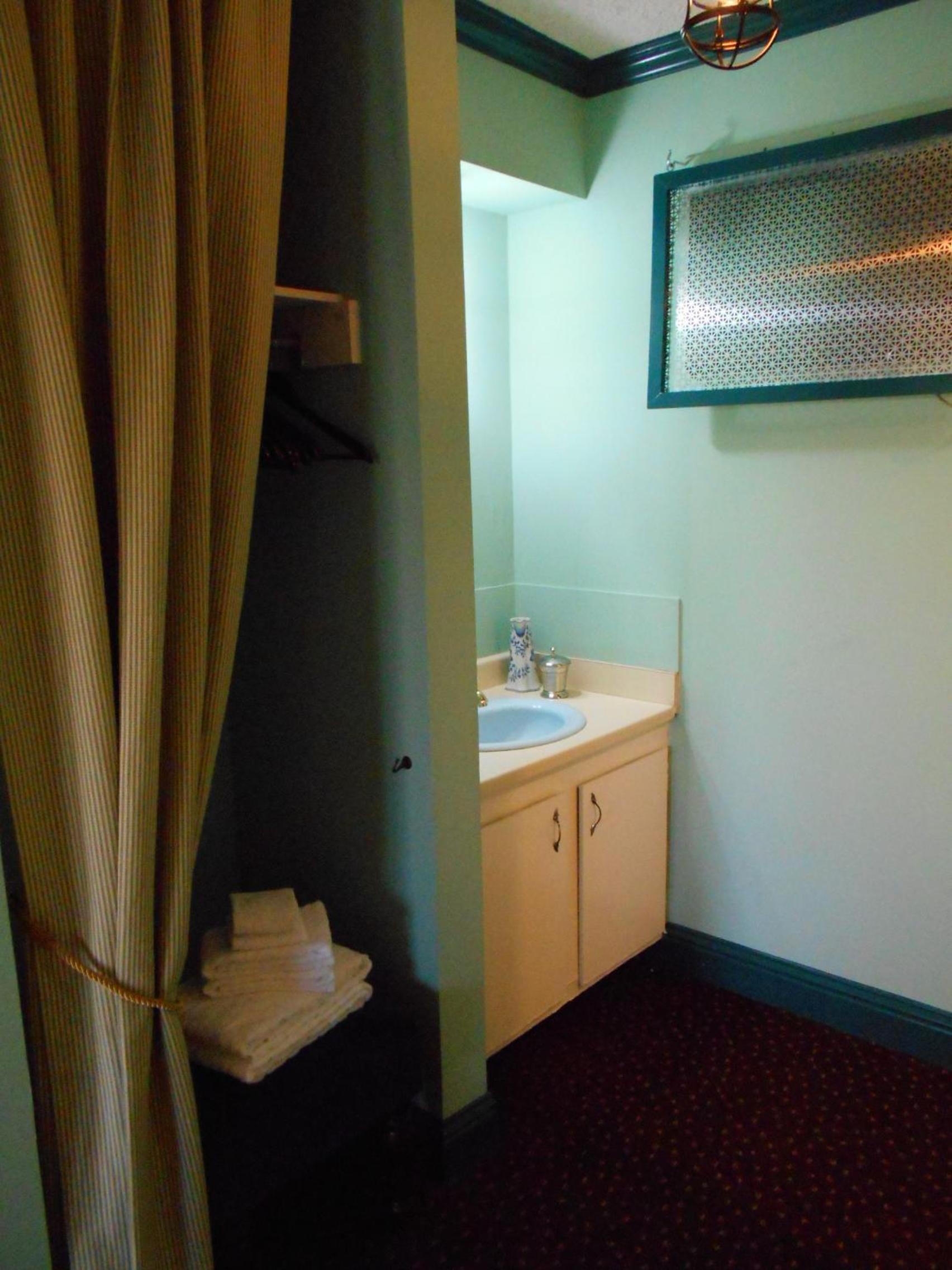Reno Vacations - Victorian Inn - Property Image 38