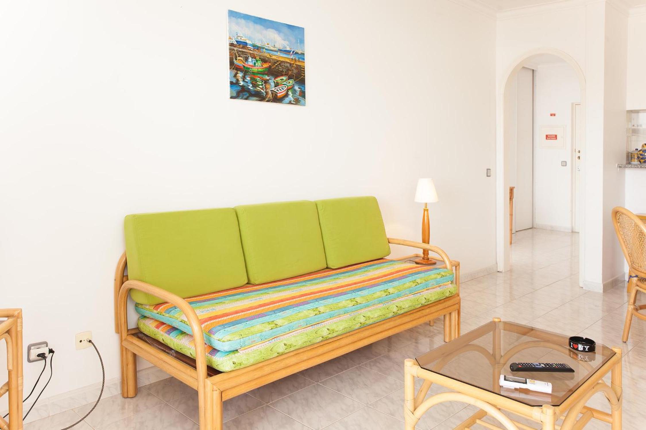 O Apartamento A Ramos Palmeira Galé Está inserido num Condomínio com PISCINA, Fica apenas a 250 Metros da Praia da Galé - Apartamento com Ar Condicionado n view 4