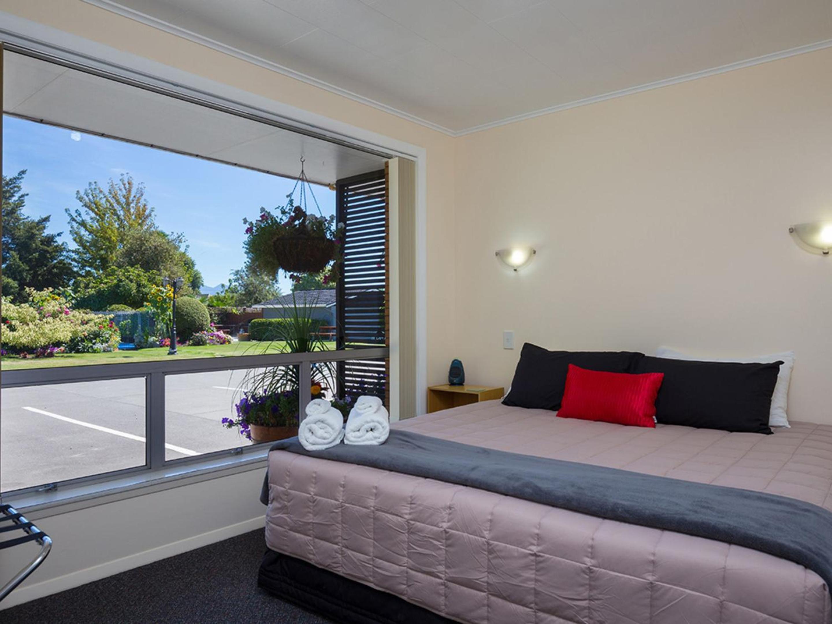 Middle Park Motel view 5