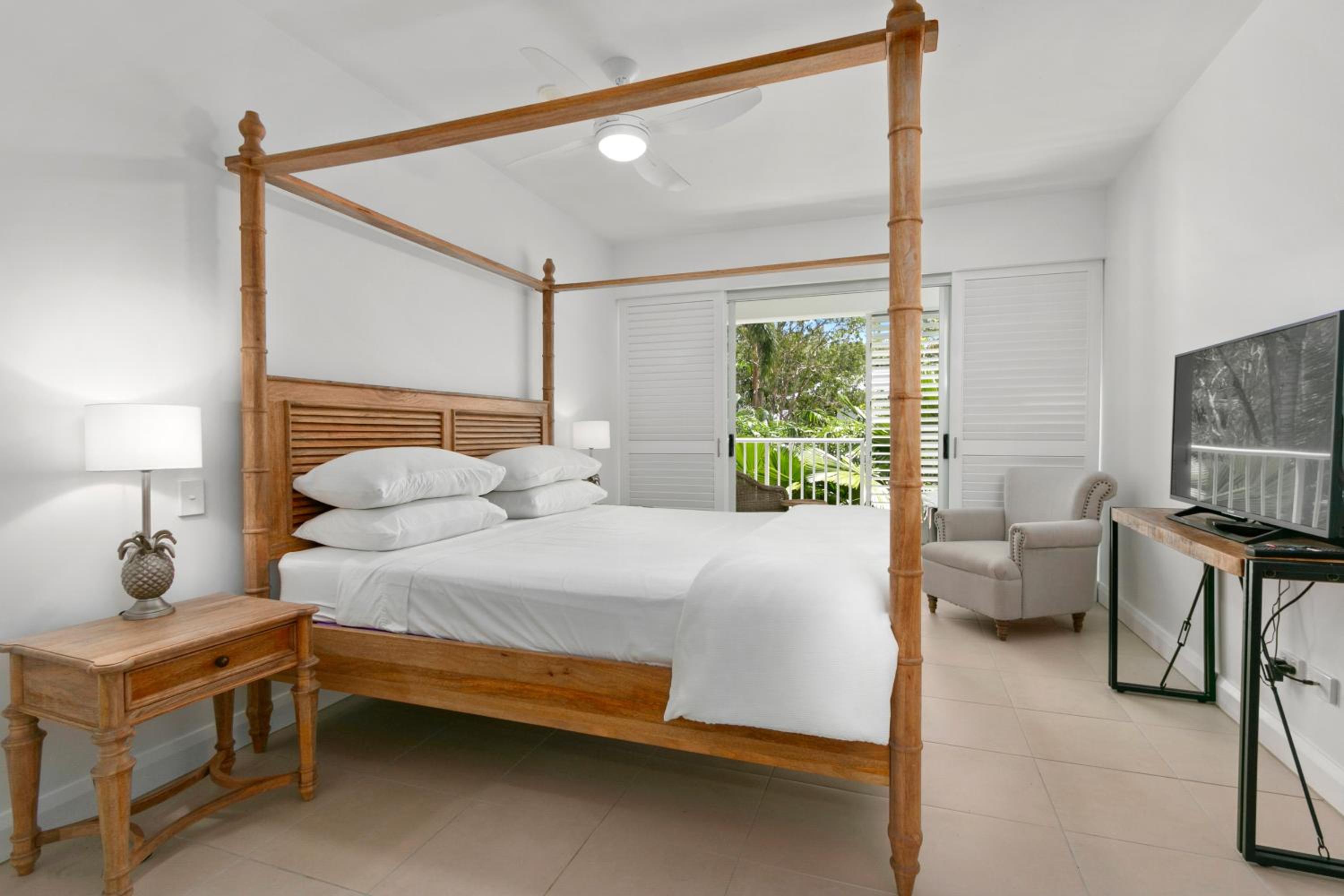 Elysium Private Accommodation at Beach Club & Spa
