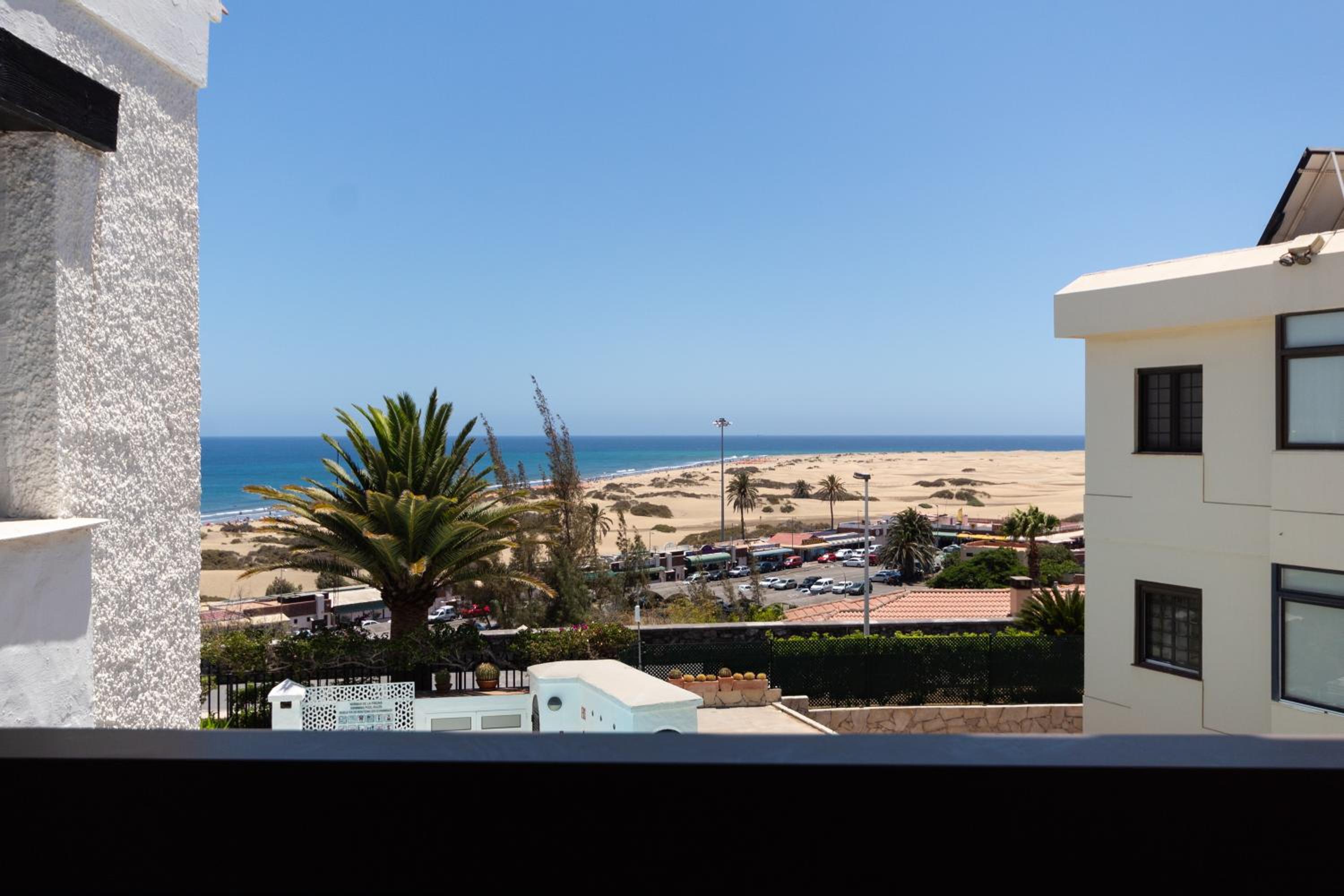 Primera linea de Playa del Ingles y las Dunas de Maspalomas view 3