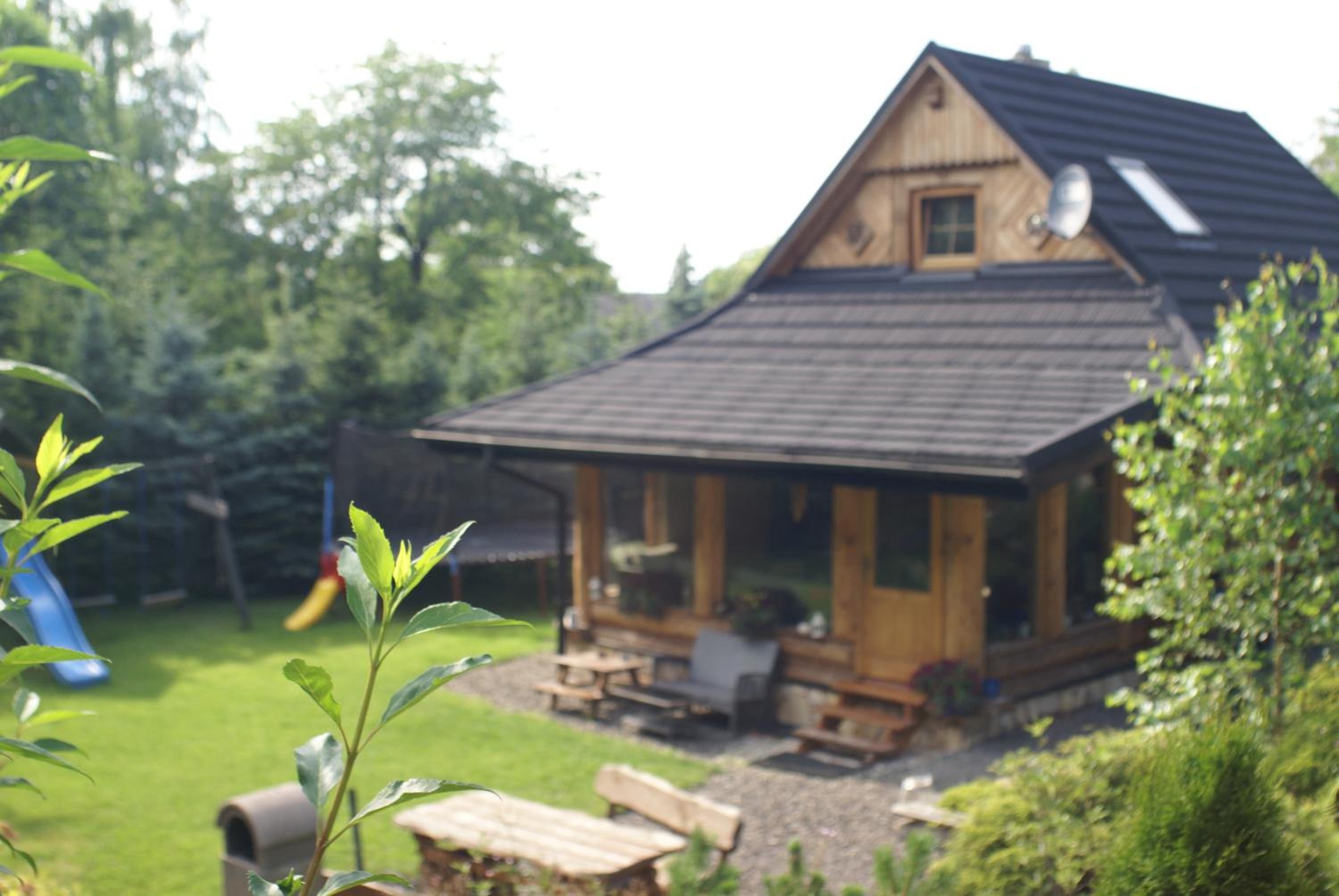 CHATA PACHNĄCA LASEM view 2