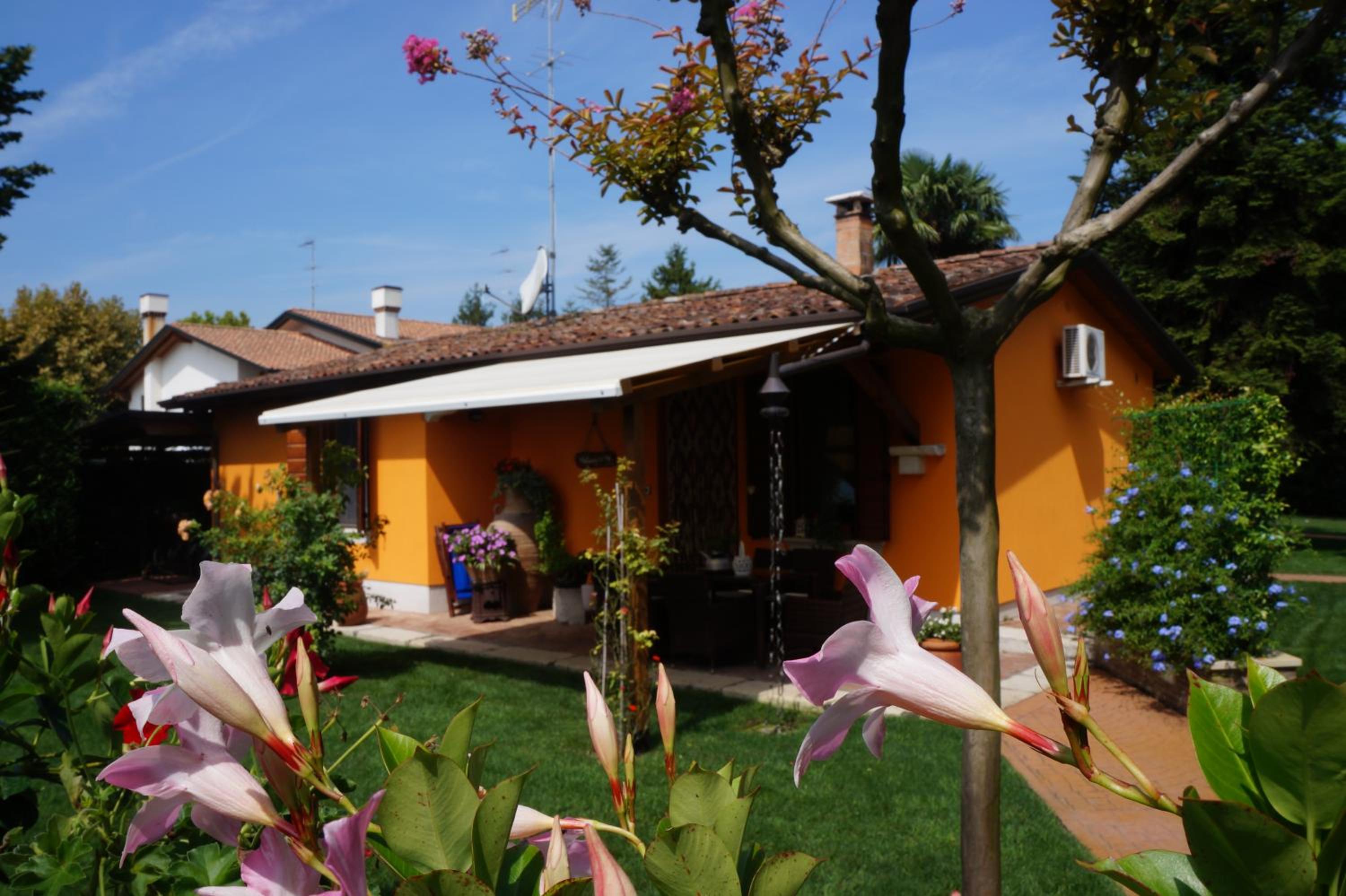 Orange House La Brigata Apartments view 2