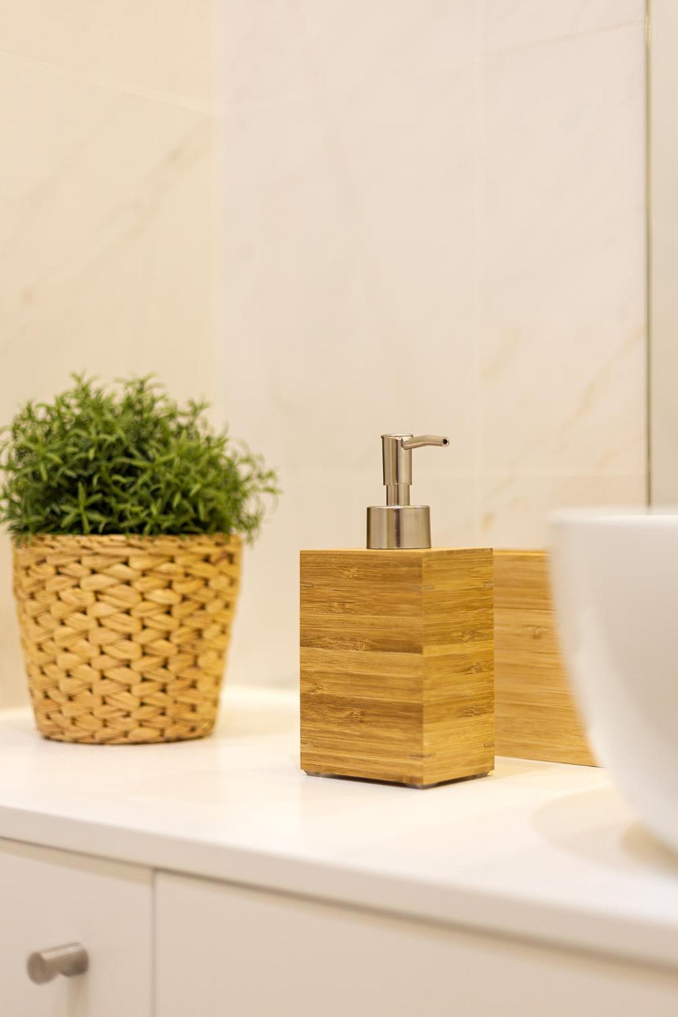 Wood Premium Downtown Apartment by DA'HOME view 2