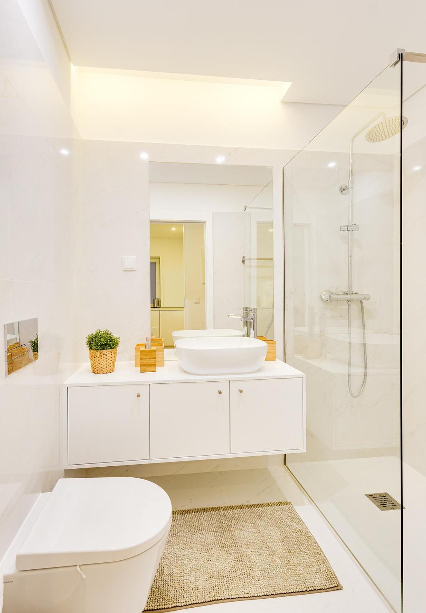 Wood Premium Downtown Apartment by DA'HOME view 3