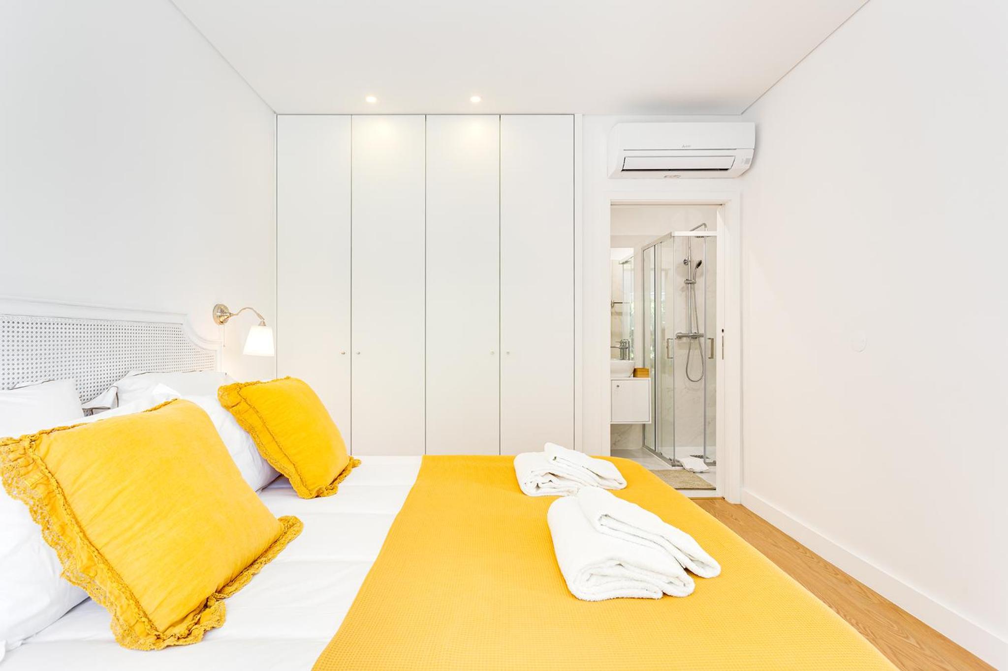 Wood Premium Downtown Apartment by DA'HOME view 4