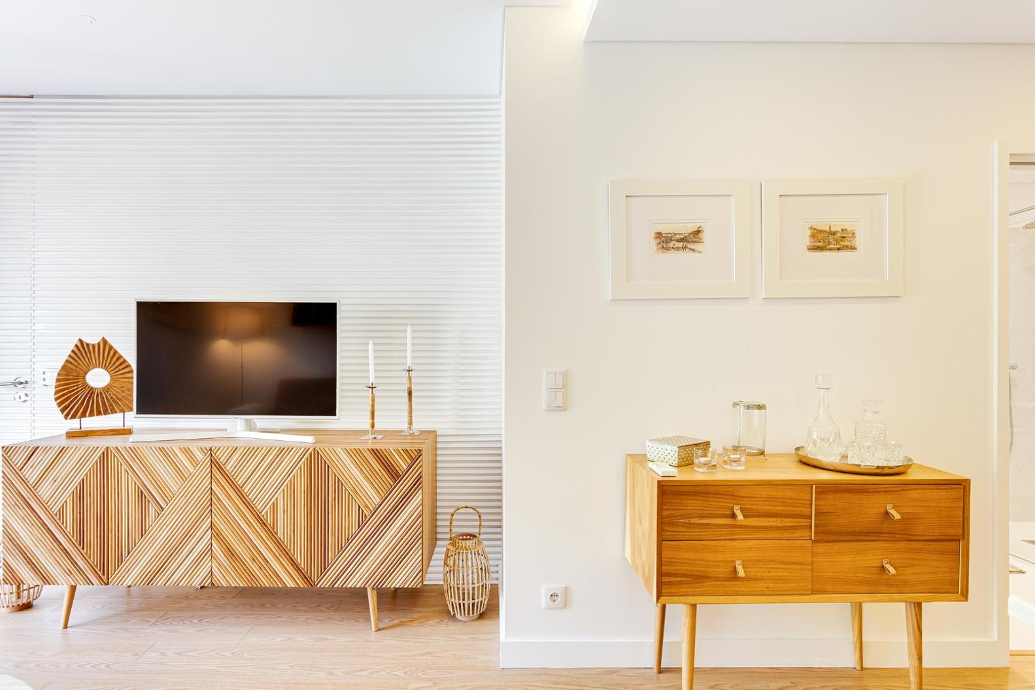 Wood Premium Downtown Apartment by DA'HOME view 5