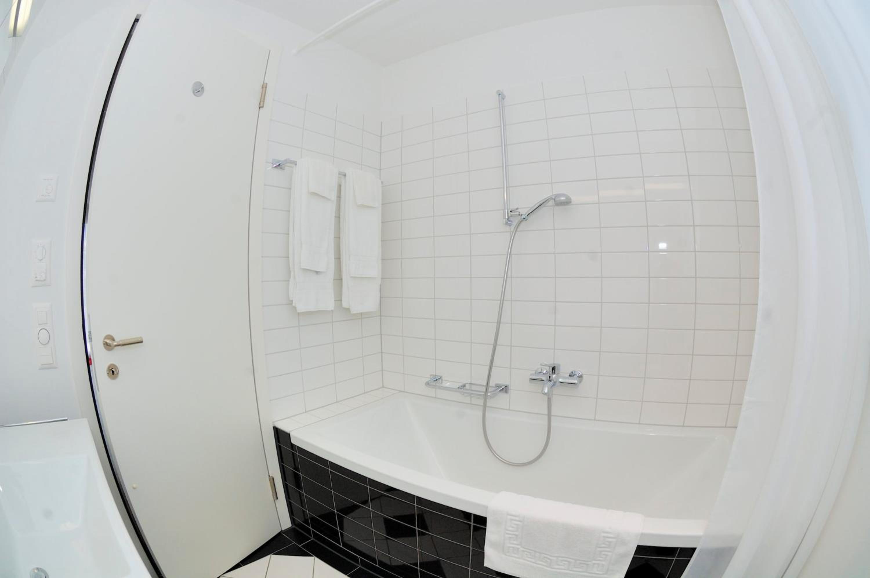 Stylish 1BR near lake and Opera - Flower 52