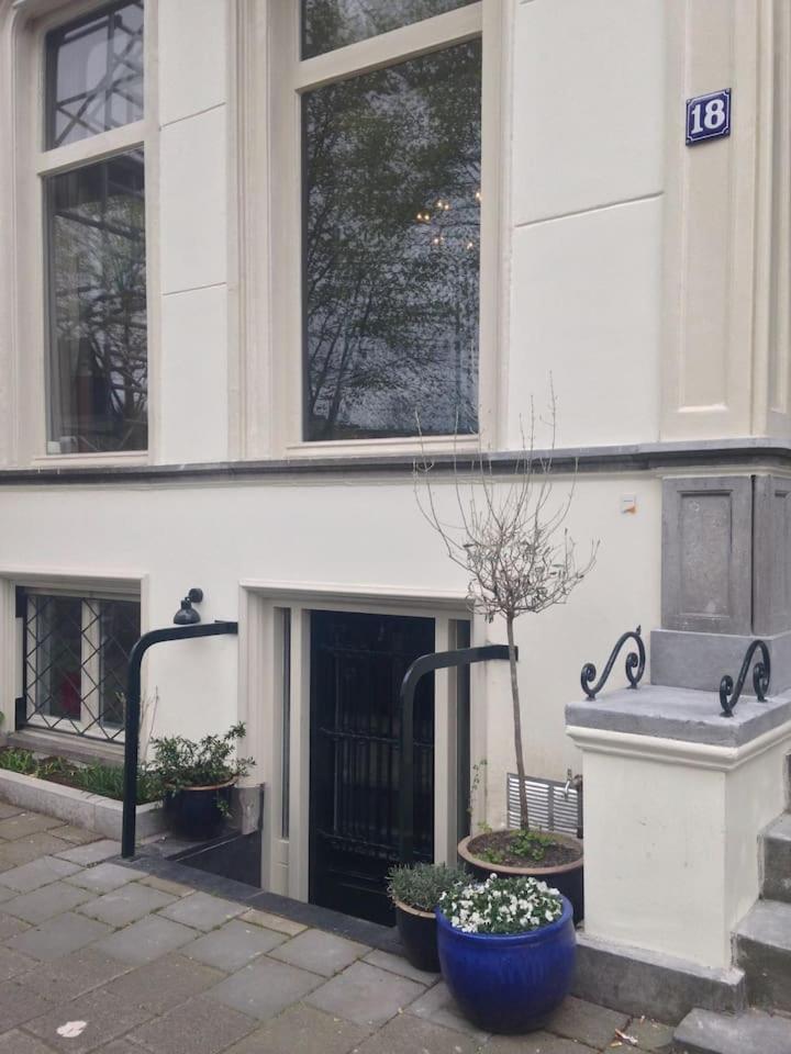 Quiet apartment for 4 at park in center