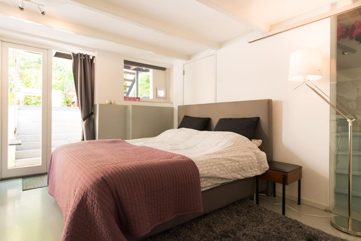 Quiet apartment for 4 at park in center