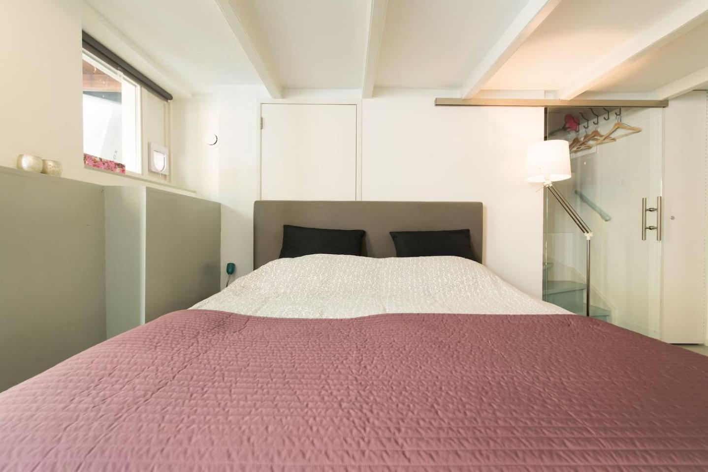 Quiet apartment for 4 at park in center