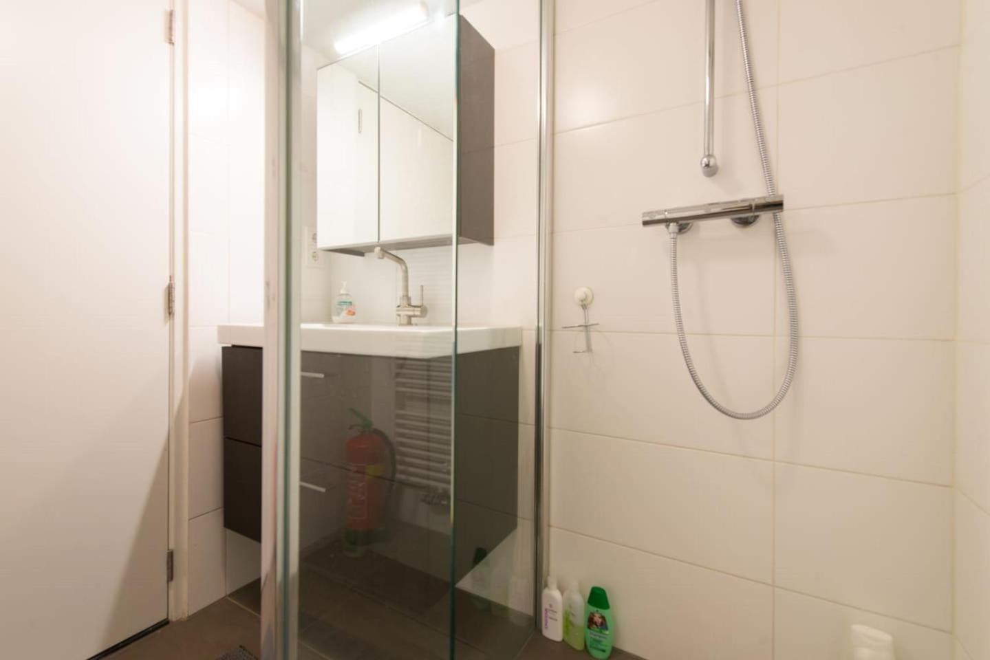 Quiet apartment for 4 at park in center