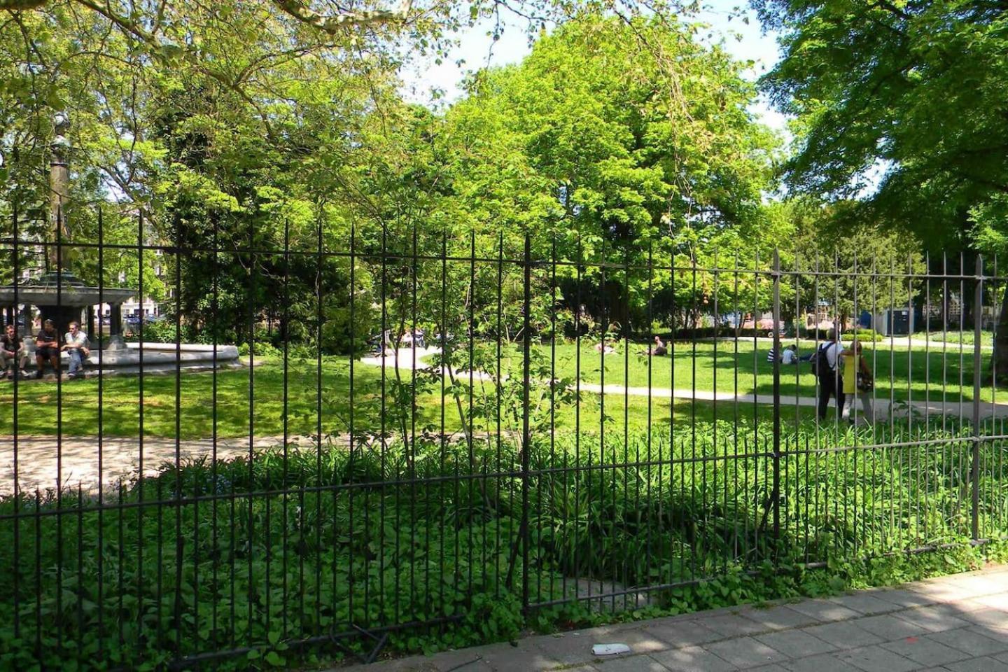 Quiet apartment for 4 at park in center