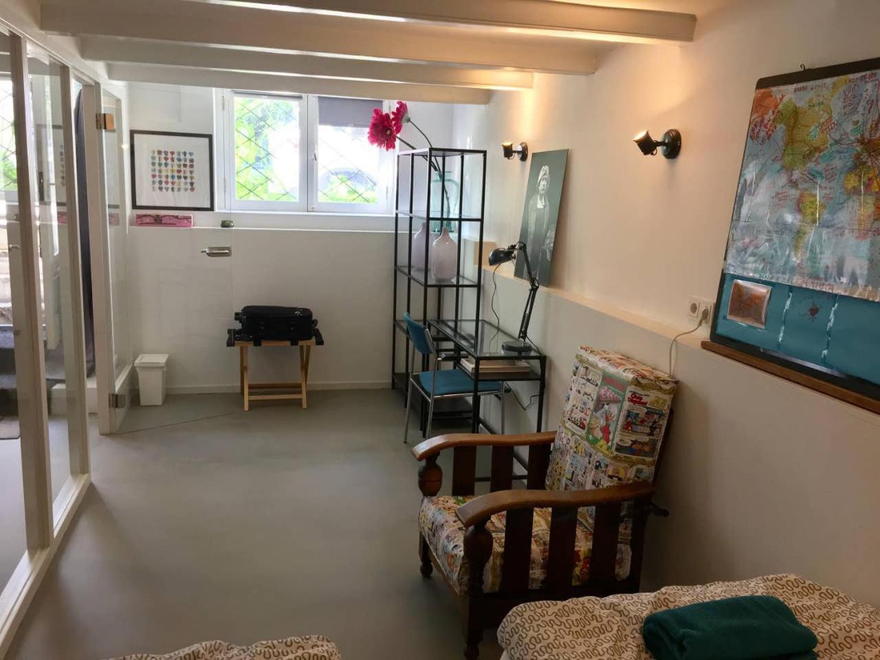 Quiet apartment for 4 at park in center