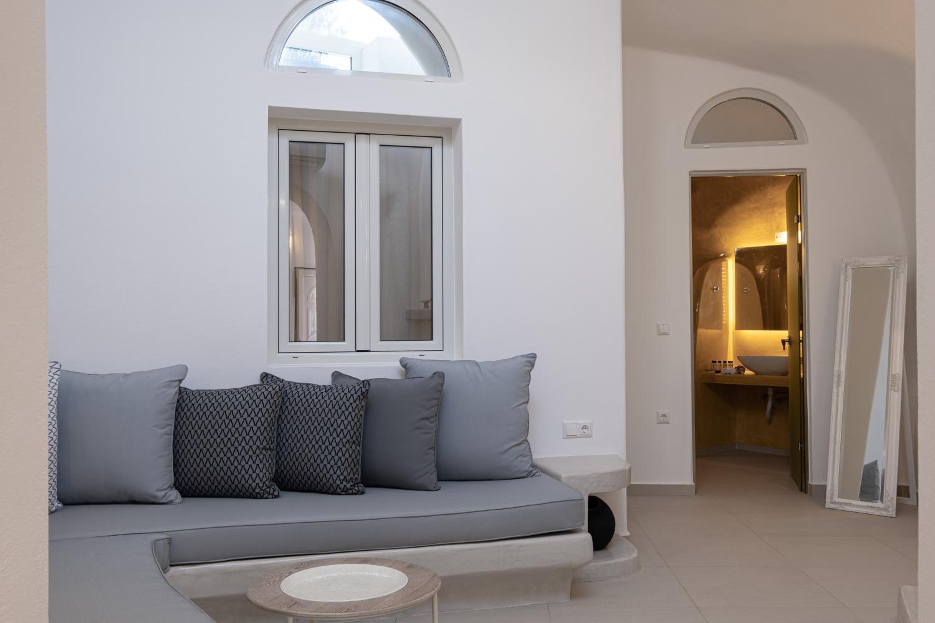Santoterra Antigua Suites