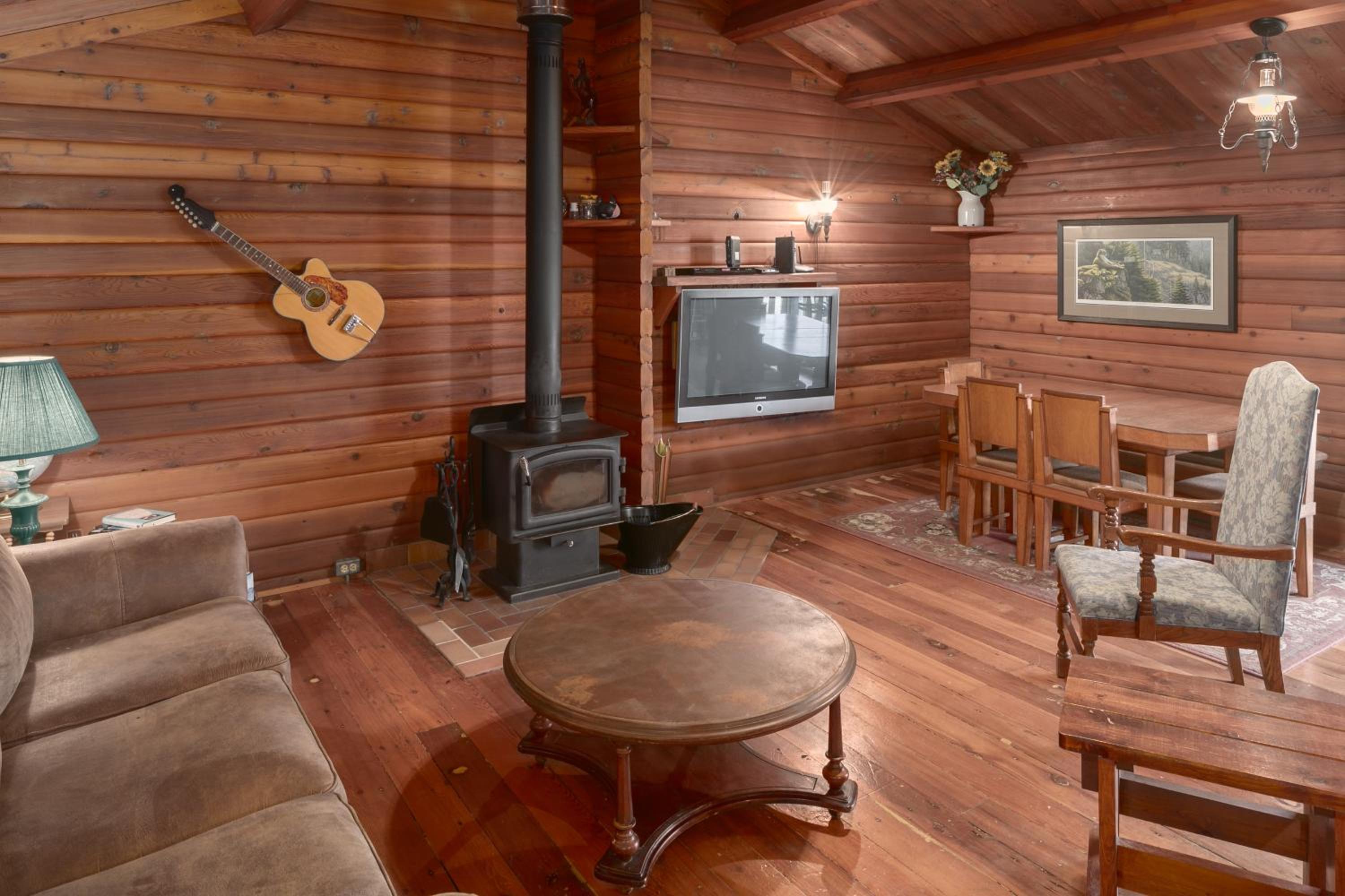 Creekside Cabin - Image 2