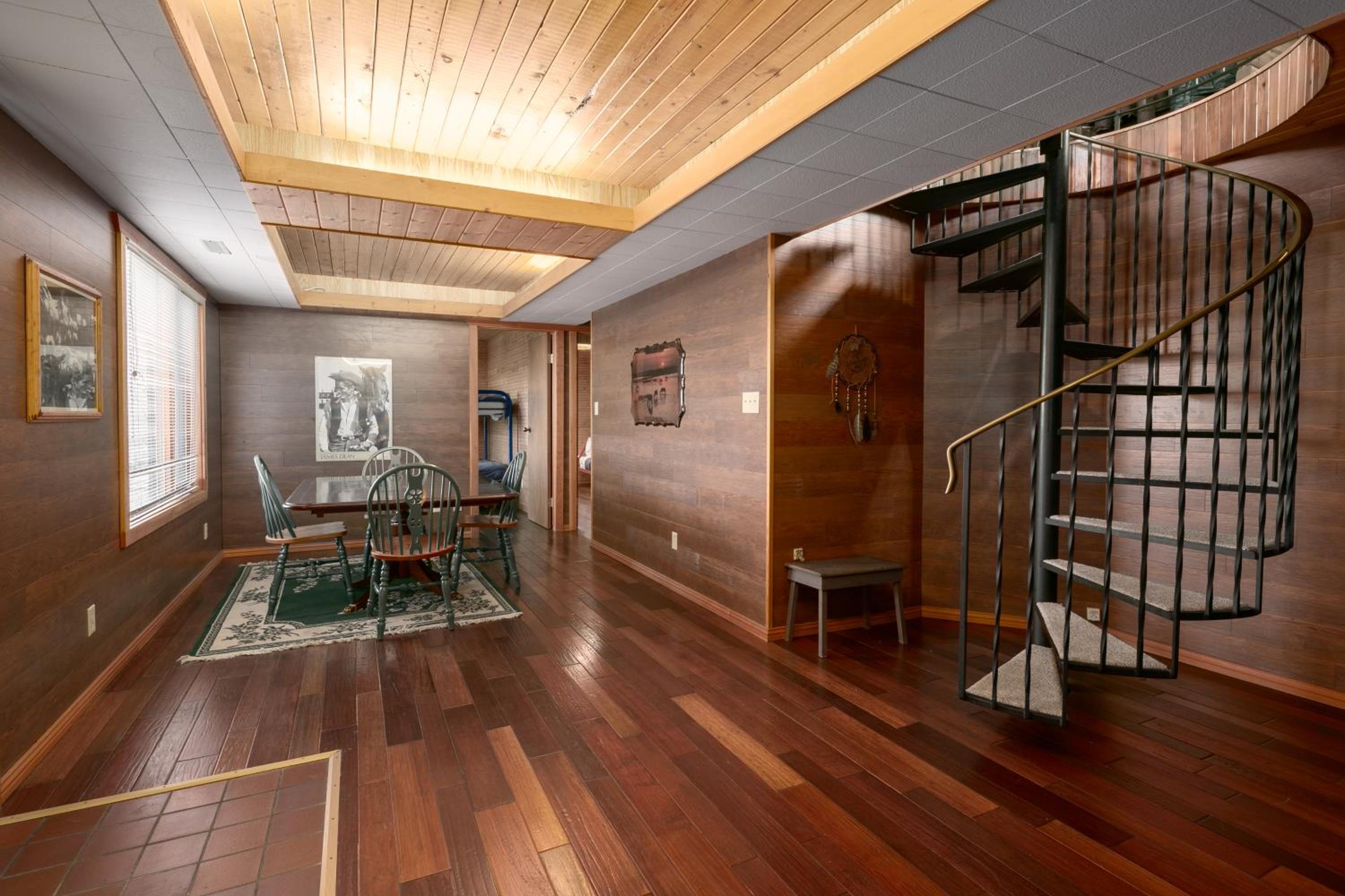 Creekside Cabin - Image 3