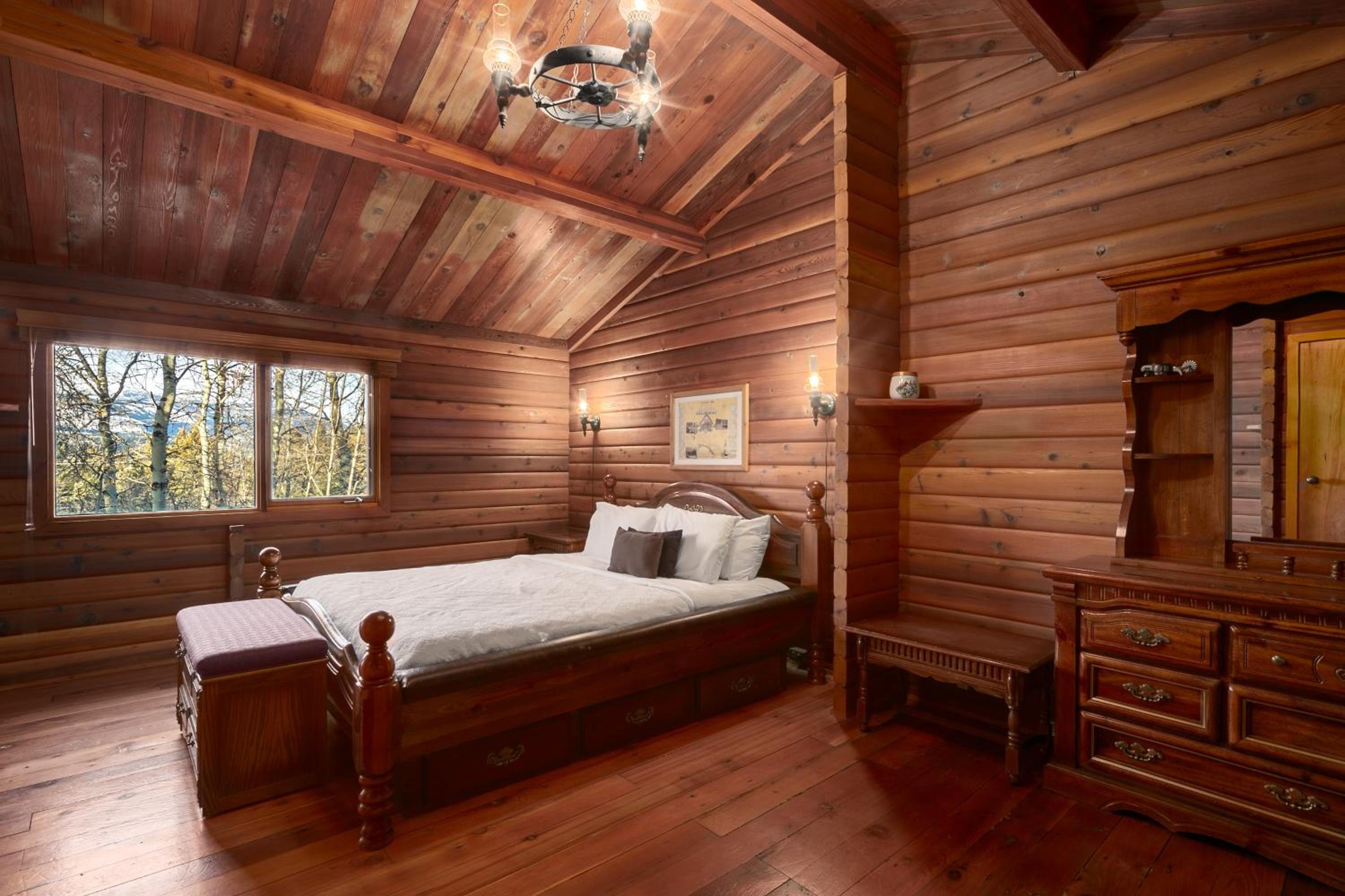 Creekside Cabin - Image 5