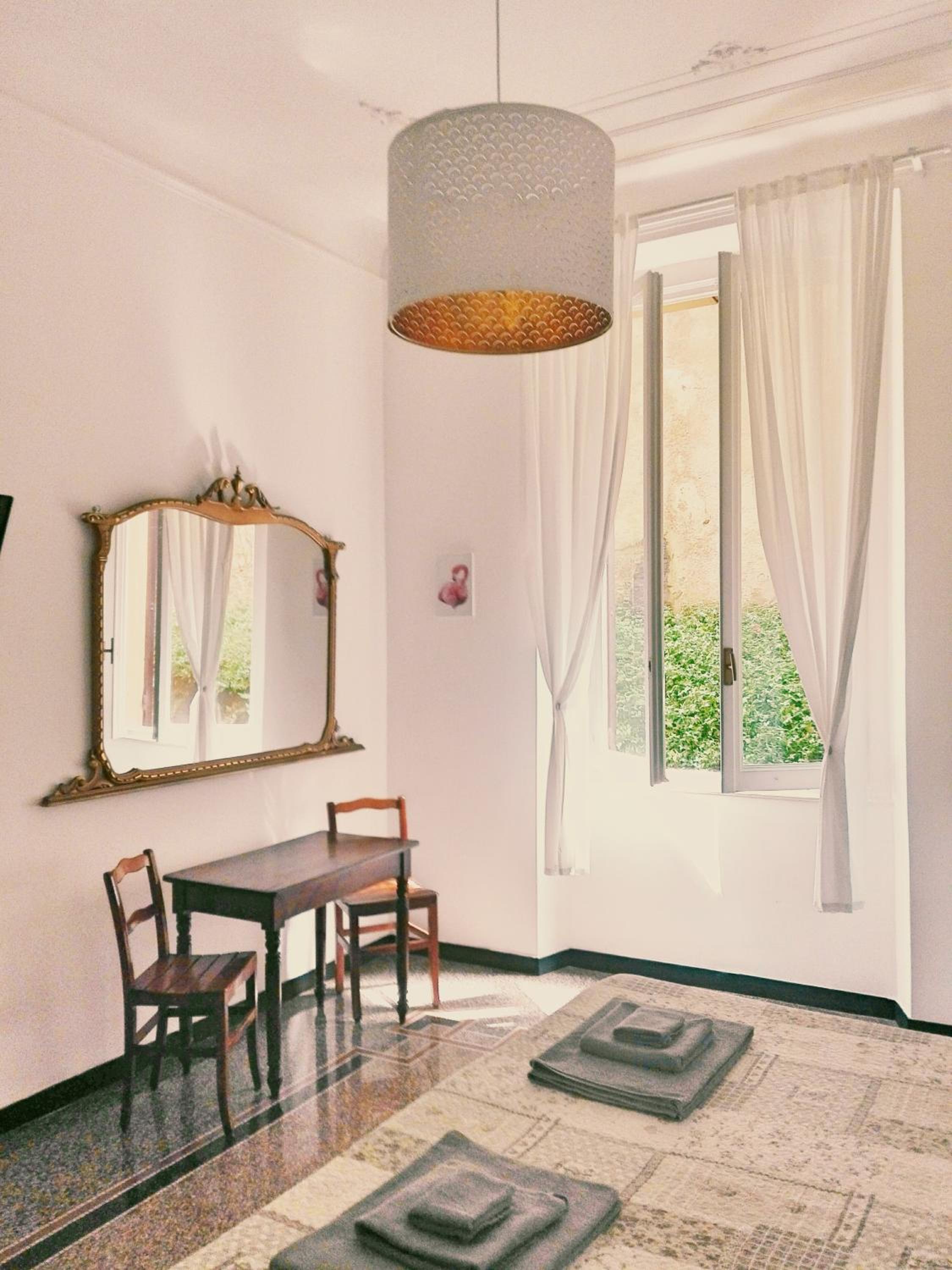 Central chic apartment view 4