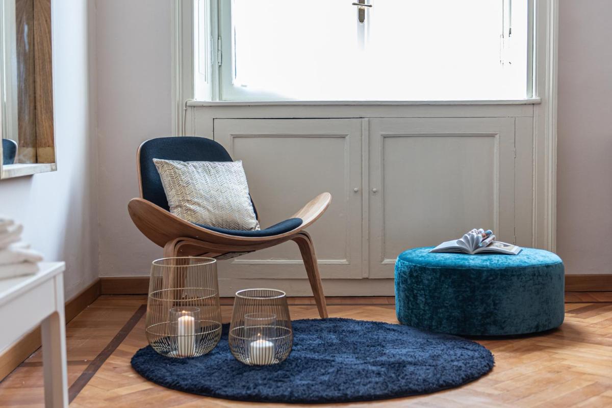 ALTIDO Sophisticated 3-bed flat with desk