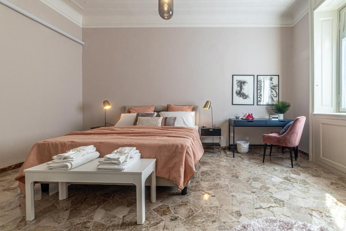 ALTIDO Sophisticated 3-bed flat with desk