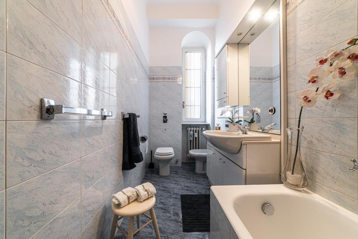 ALTIDO Sophisticated 3-bed flat with desk