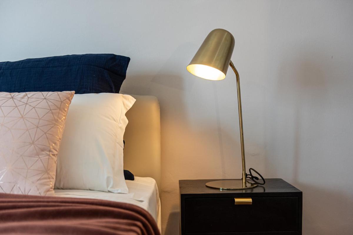 ALTIDO Sophisticated 3-bed flat with desk