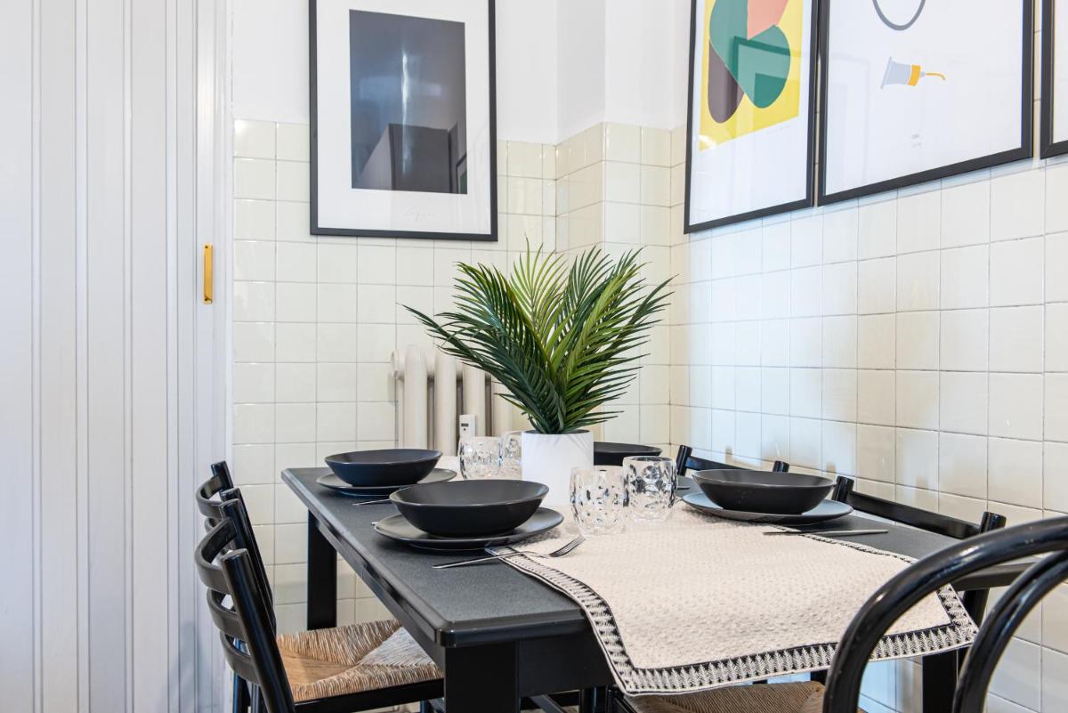 ALTIDO Sophisticated 3-bed flat with desk