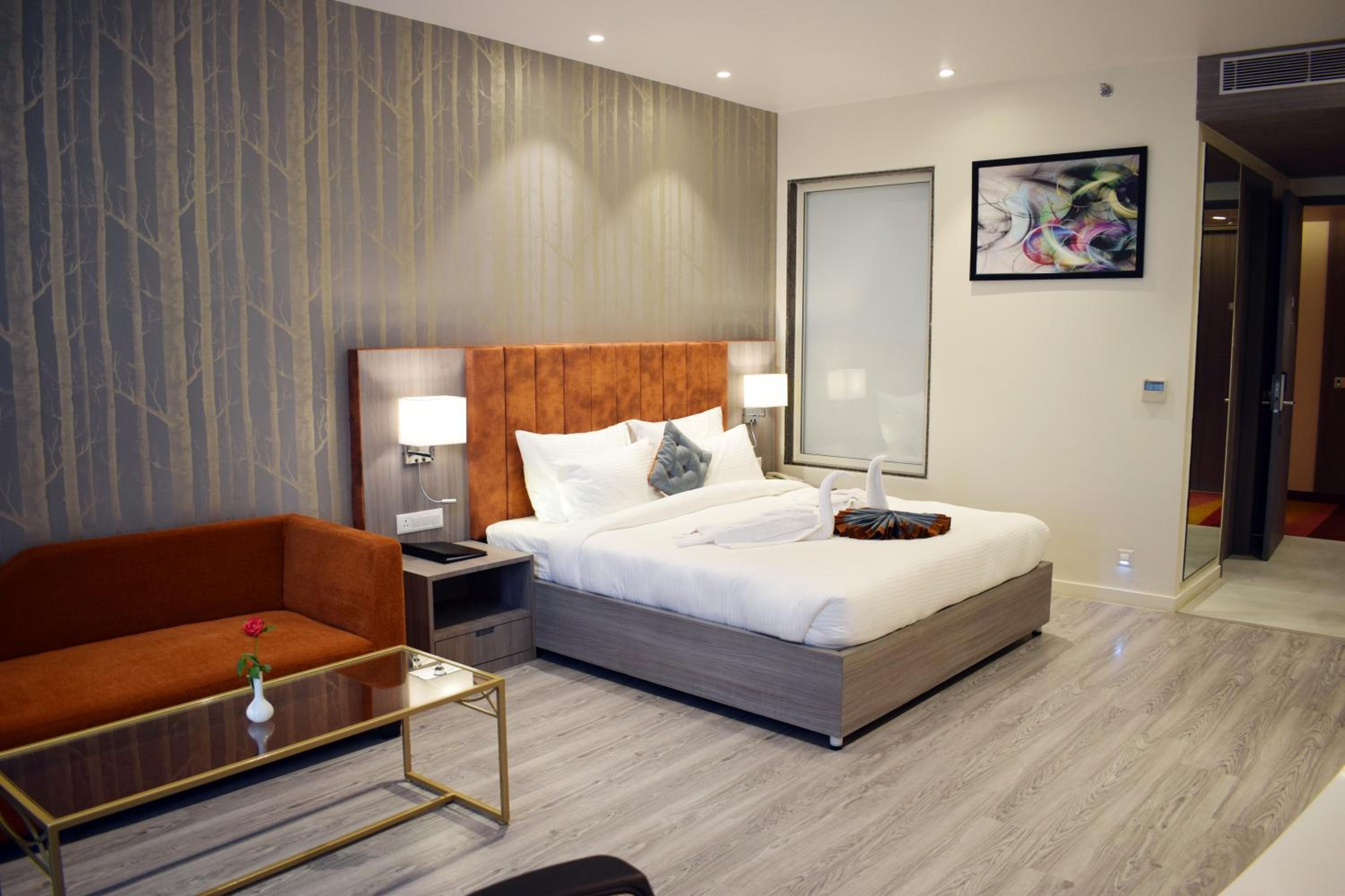 Hotel Deep Clarks Inn Lucknow