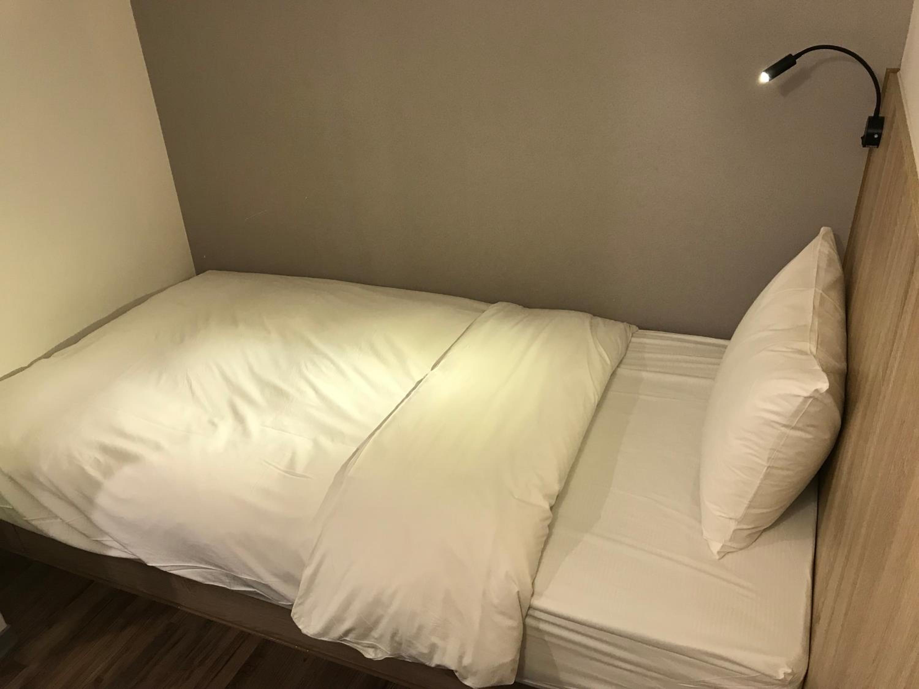 Single Inn-Kaohsiung Station
