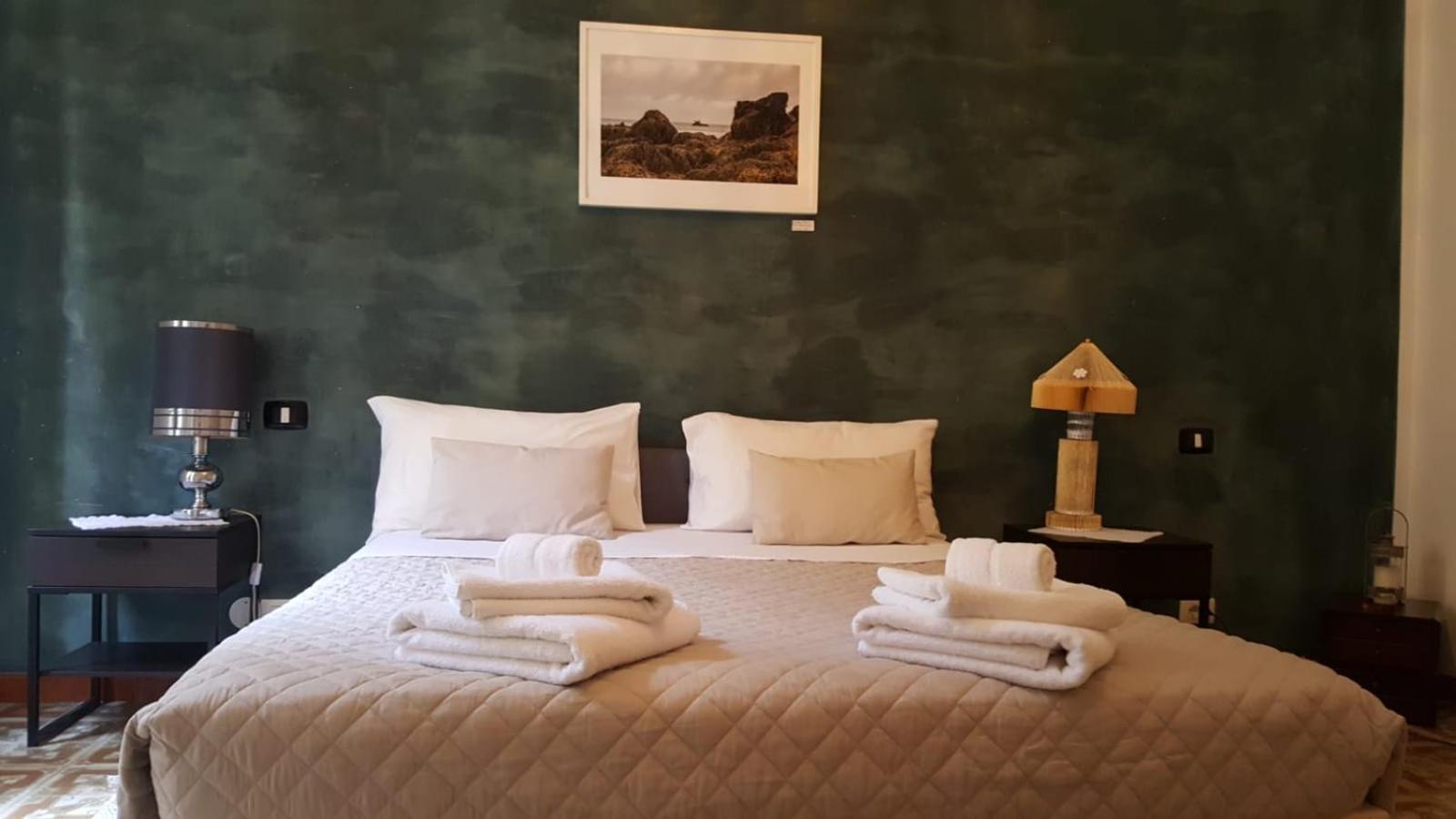 Trastevere Corner Eight