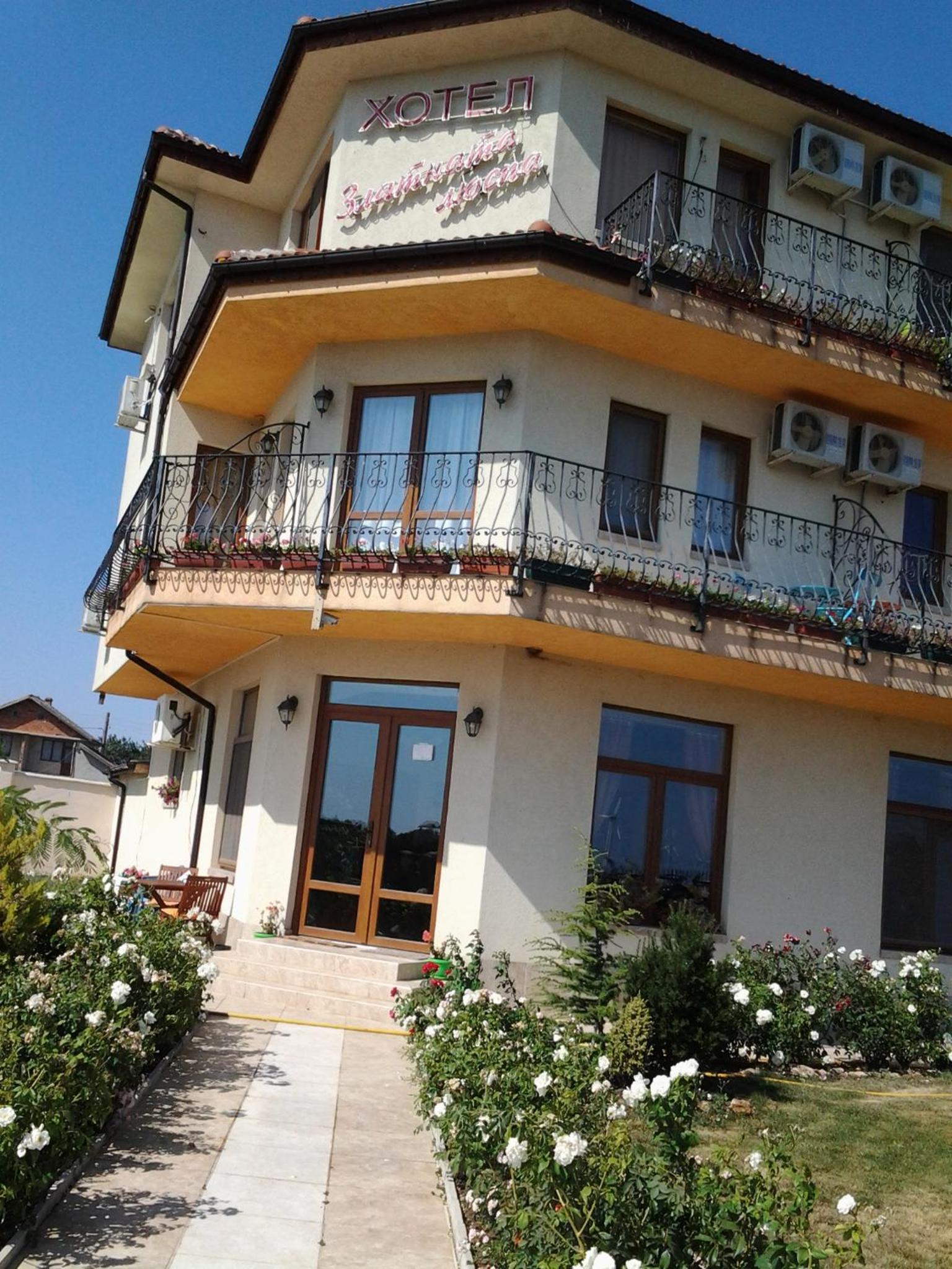 Guest House Golden Flake 4km from Bolata beach