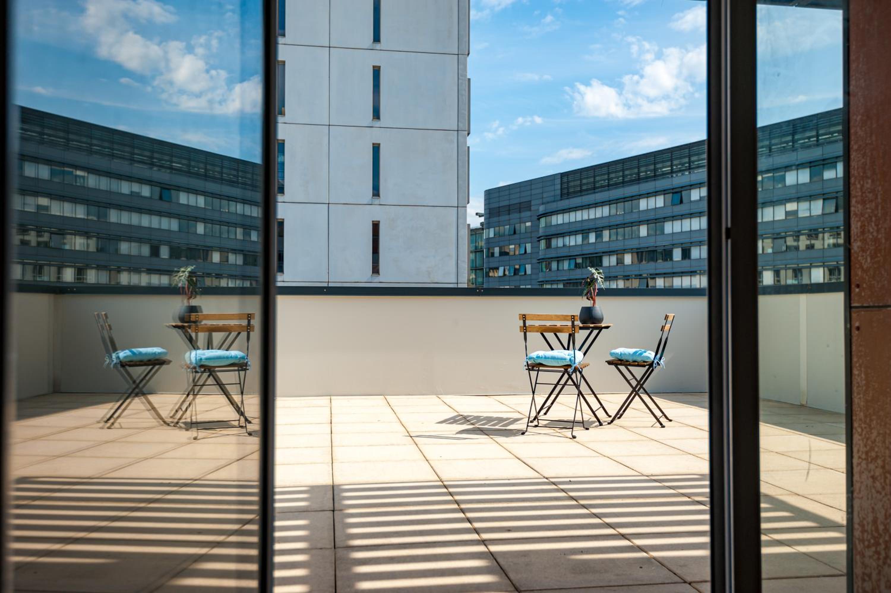 balcony