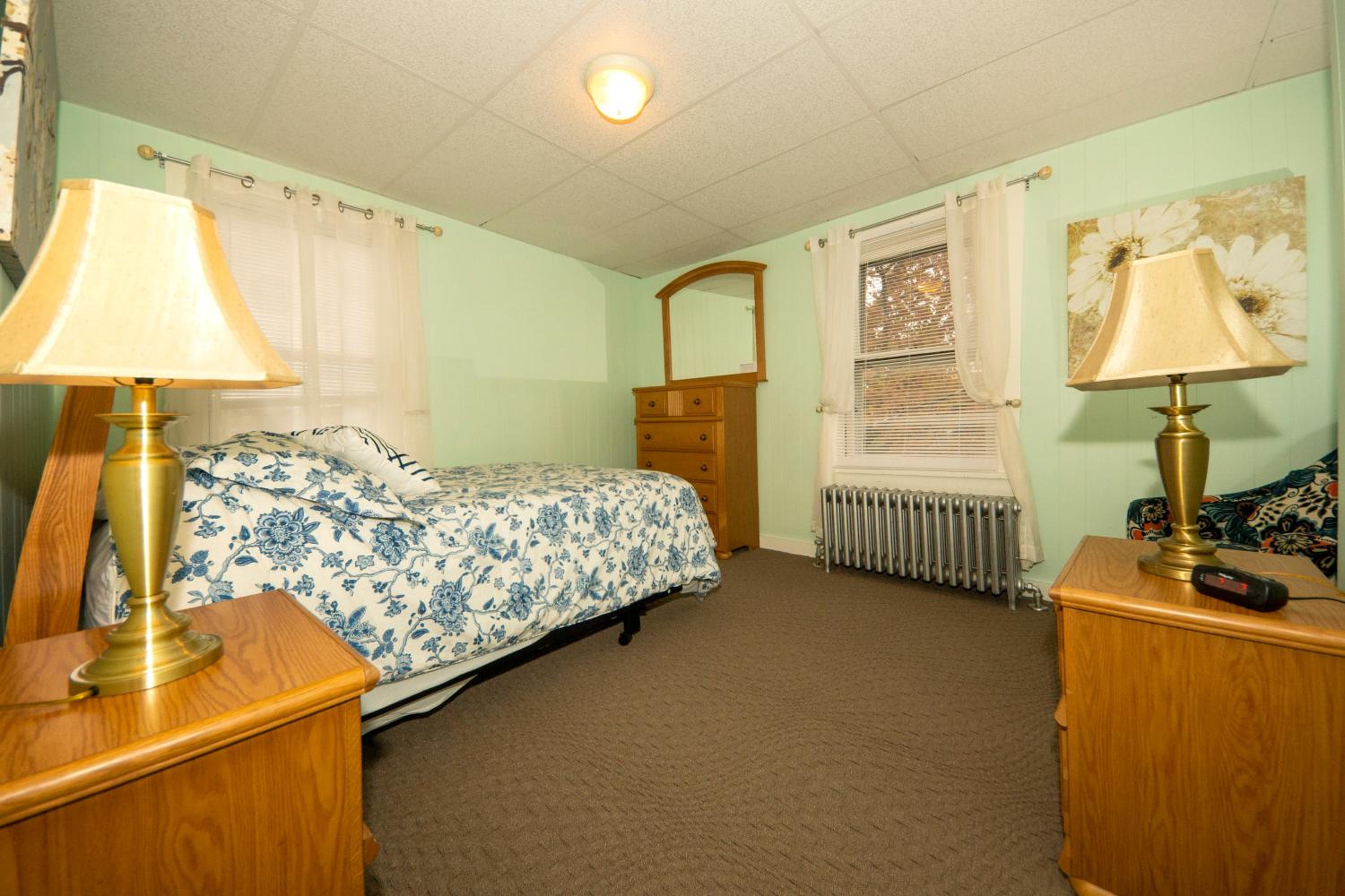 Simmons Motel and Suites