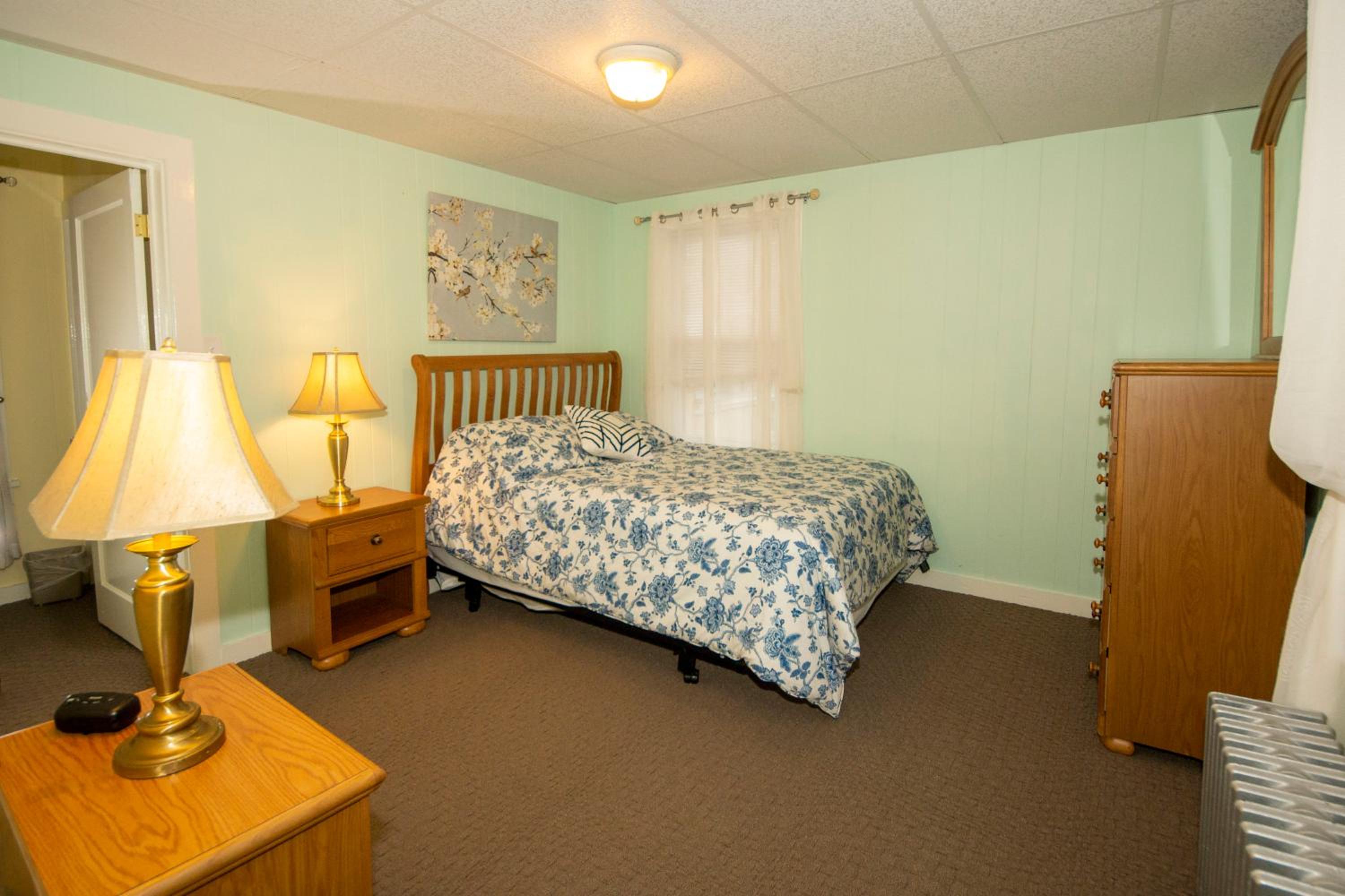 Simmons Motel and Suites