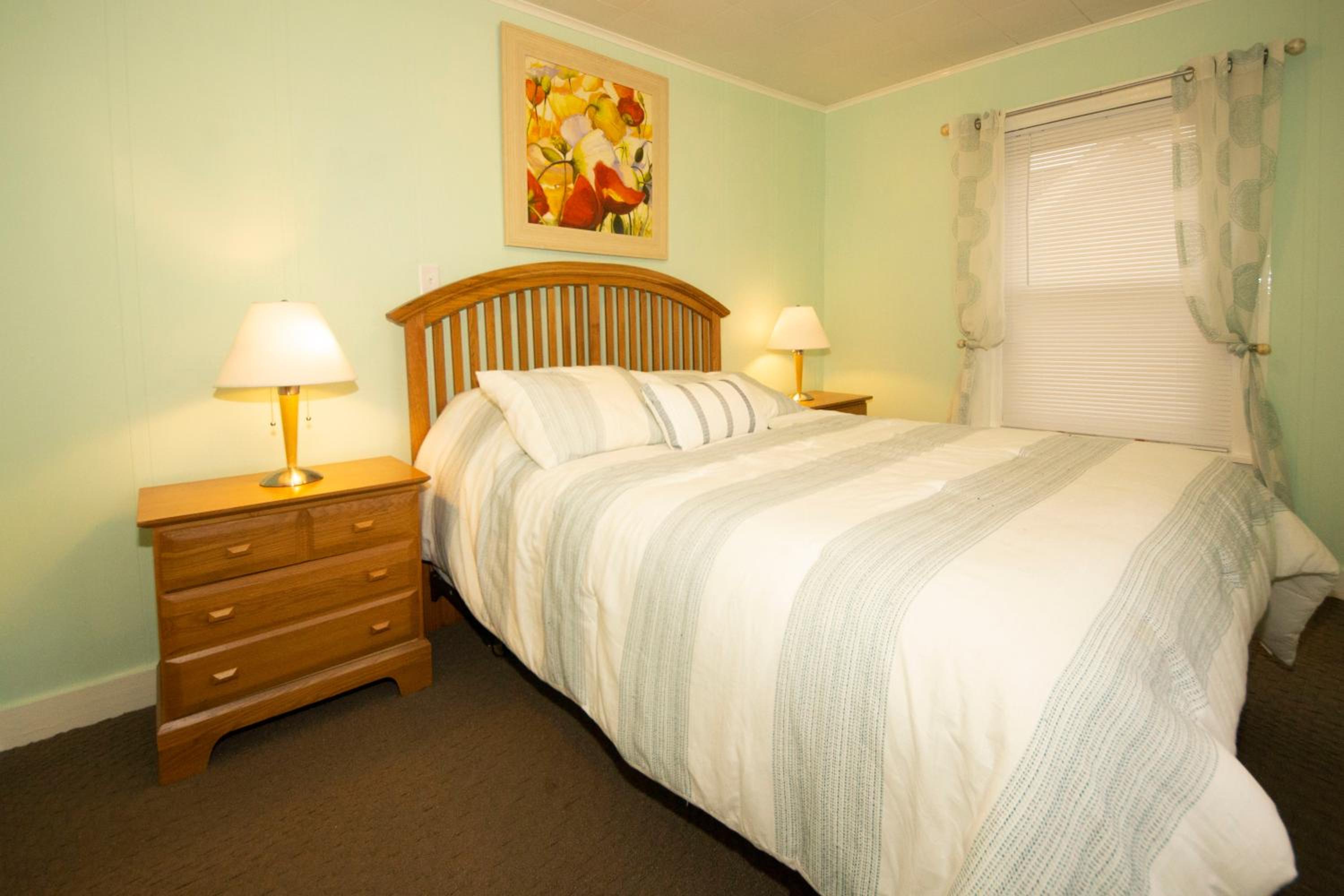 Simmons Motel and Suites