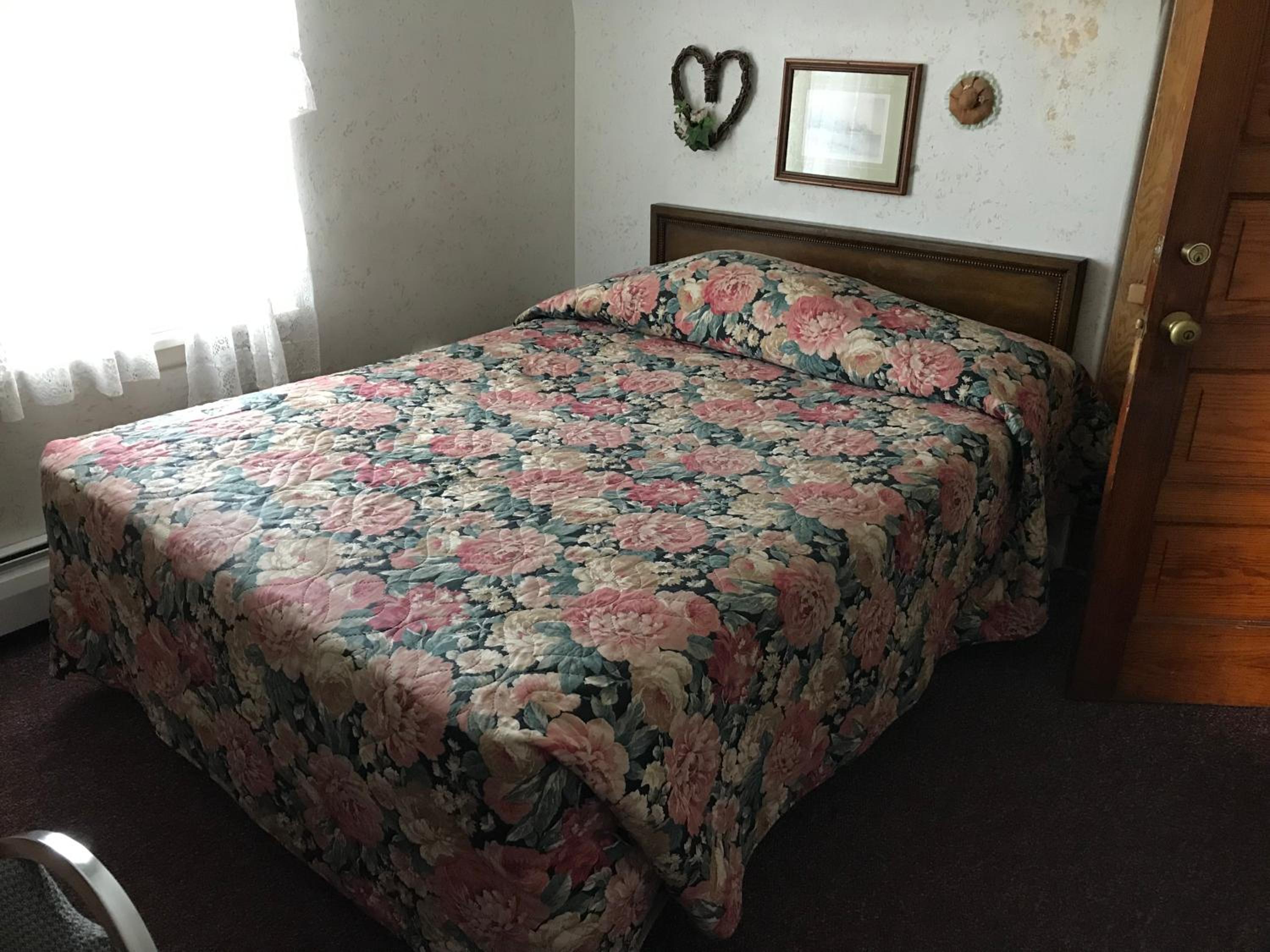Simmons Motel and Suites