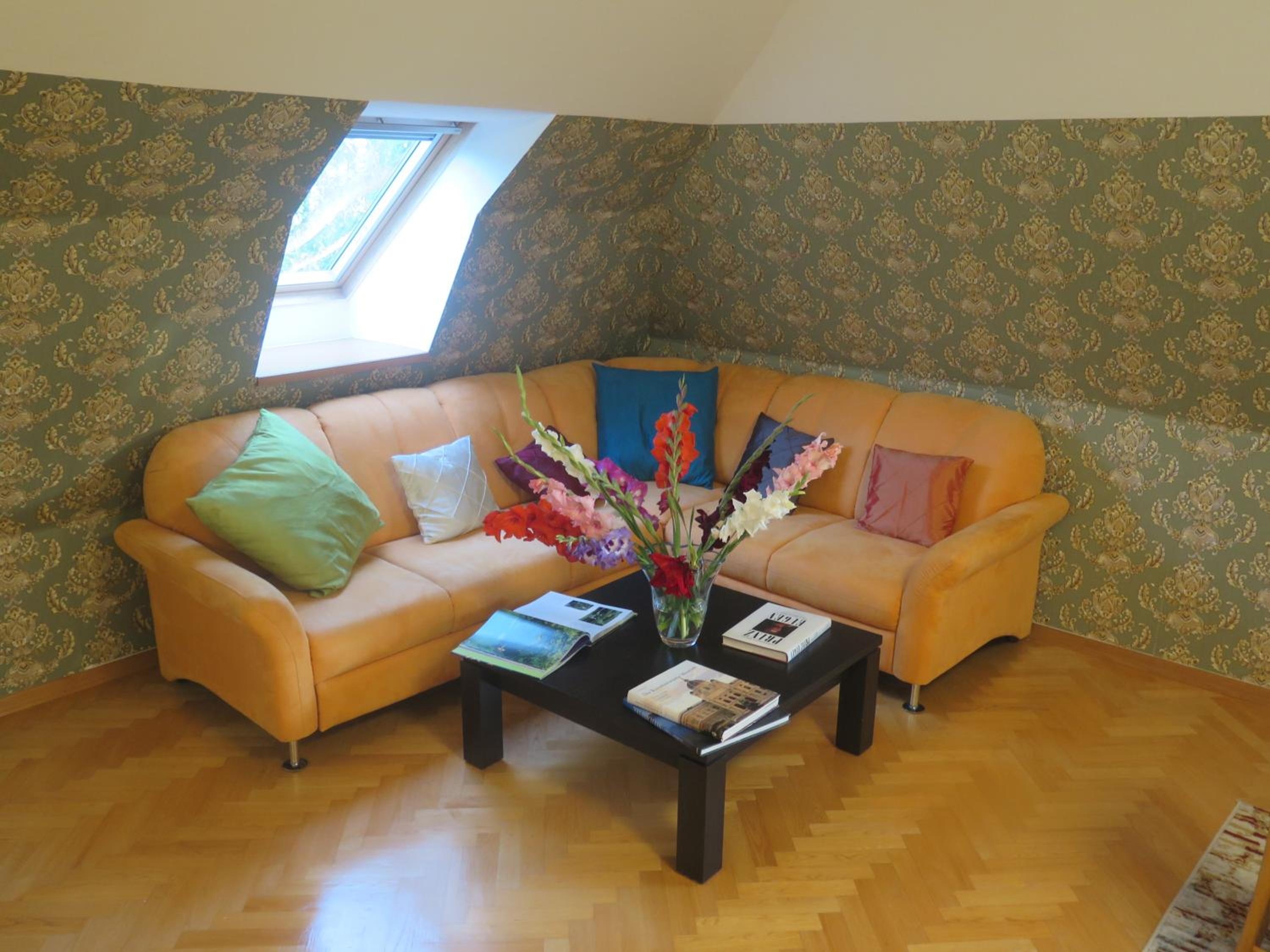 Schoenbrunn Gardens Deluxe Apartment