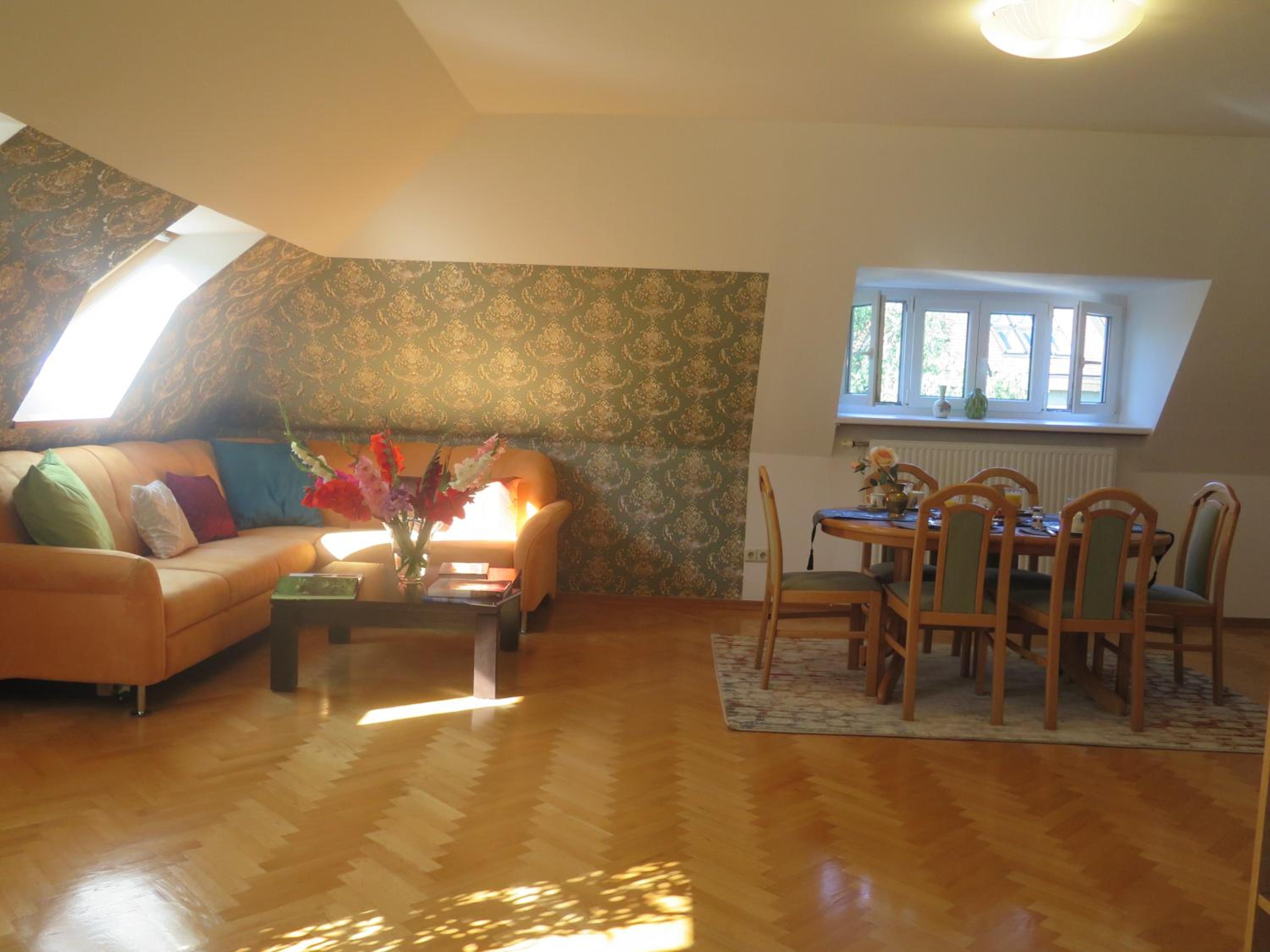 Schoenbrunn Gardens Deluxe Apartment