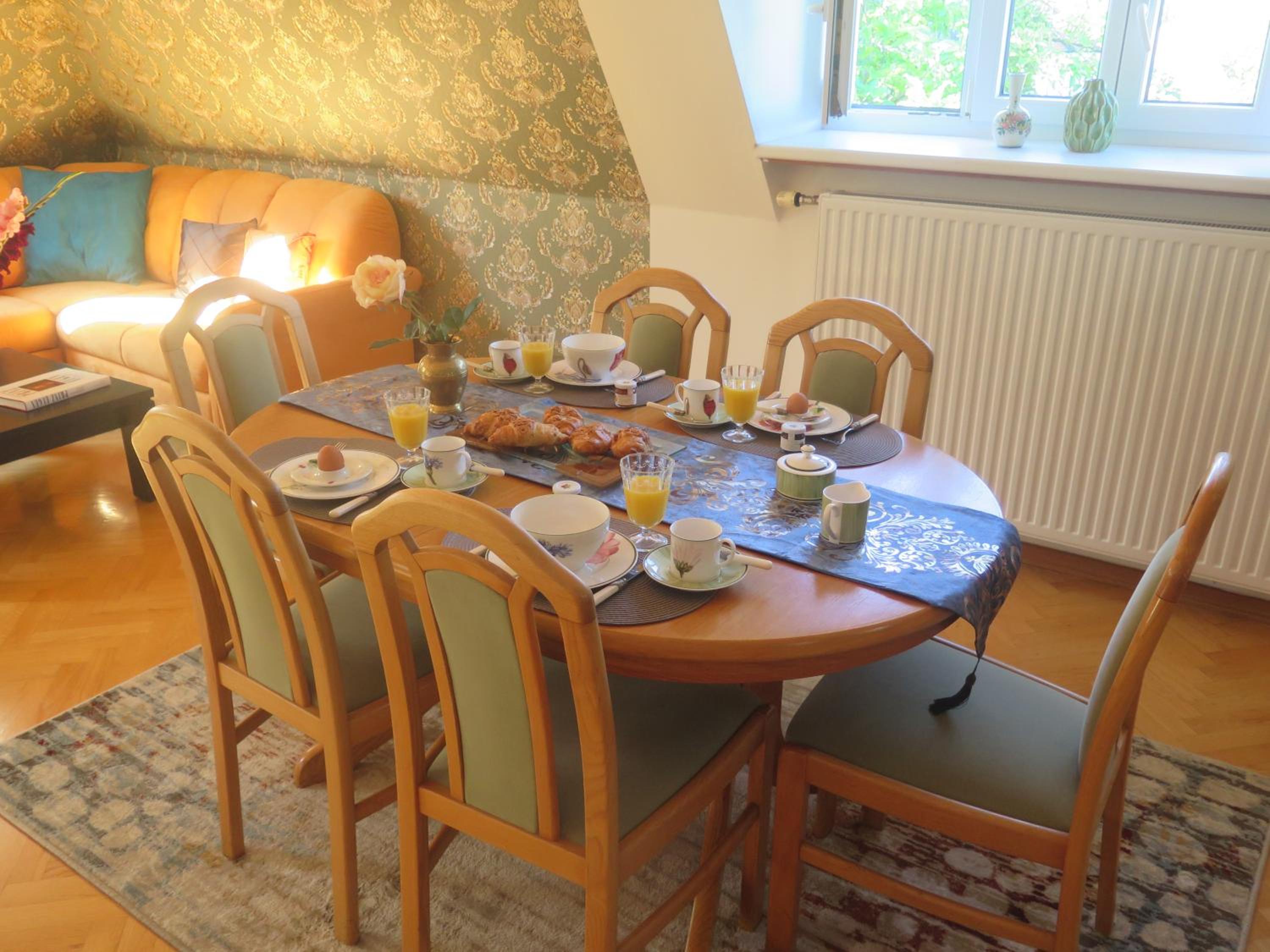 Schoenbrunn Gardens Deluxe Apartment
